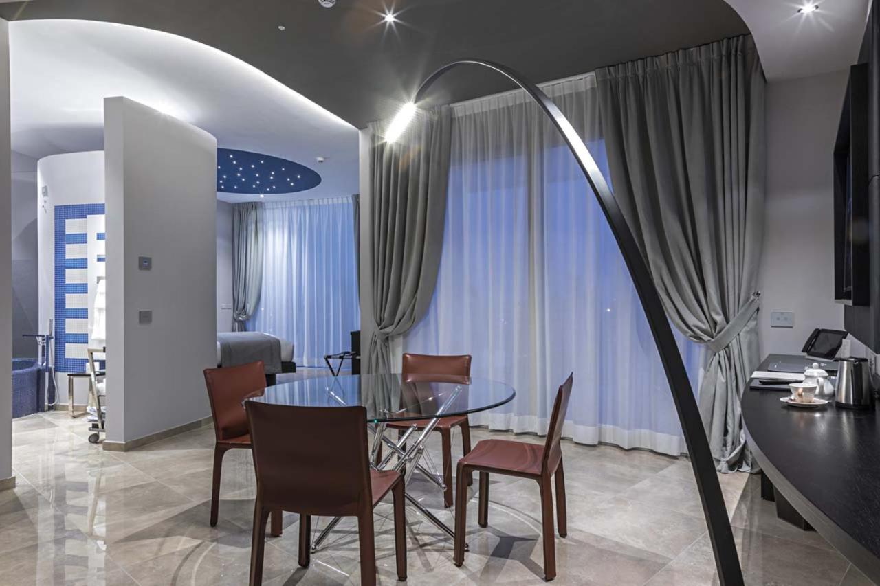 Suite - Photo 9