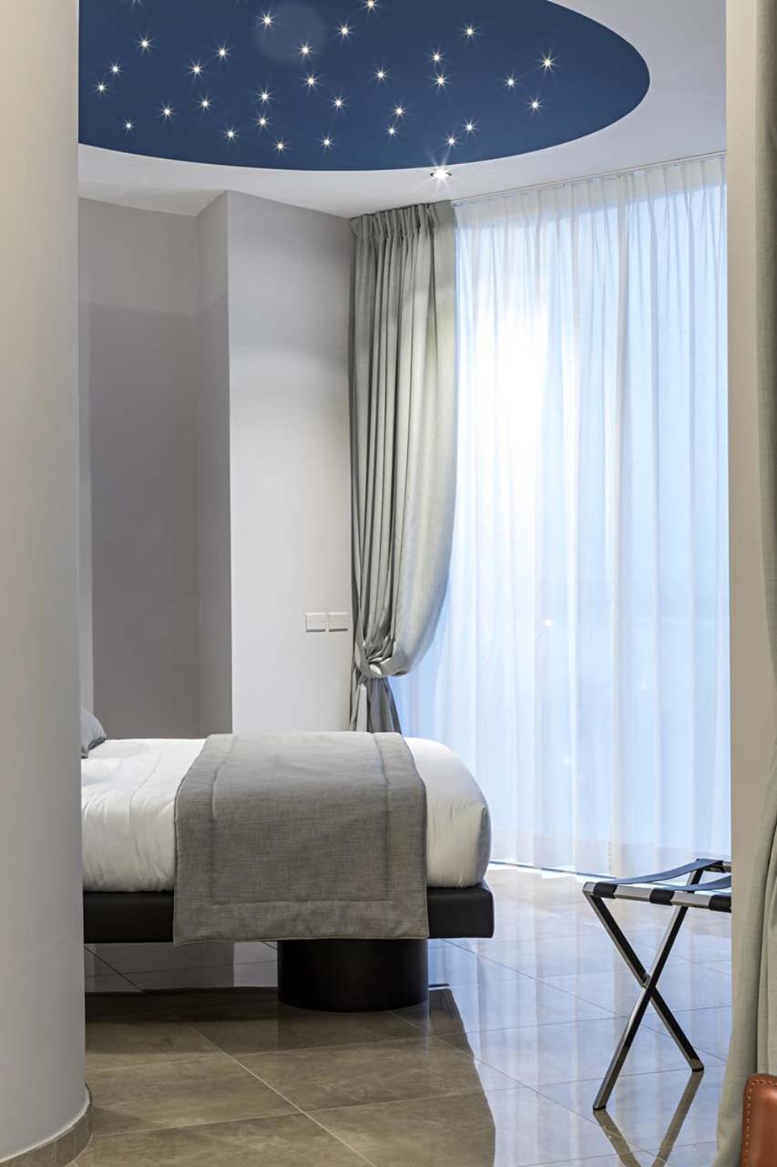Suite - Photo 11