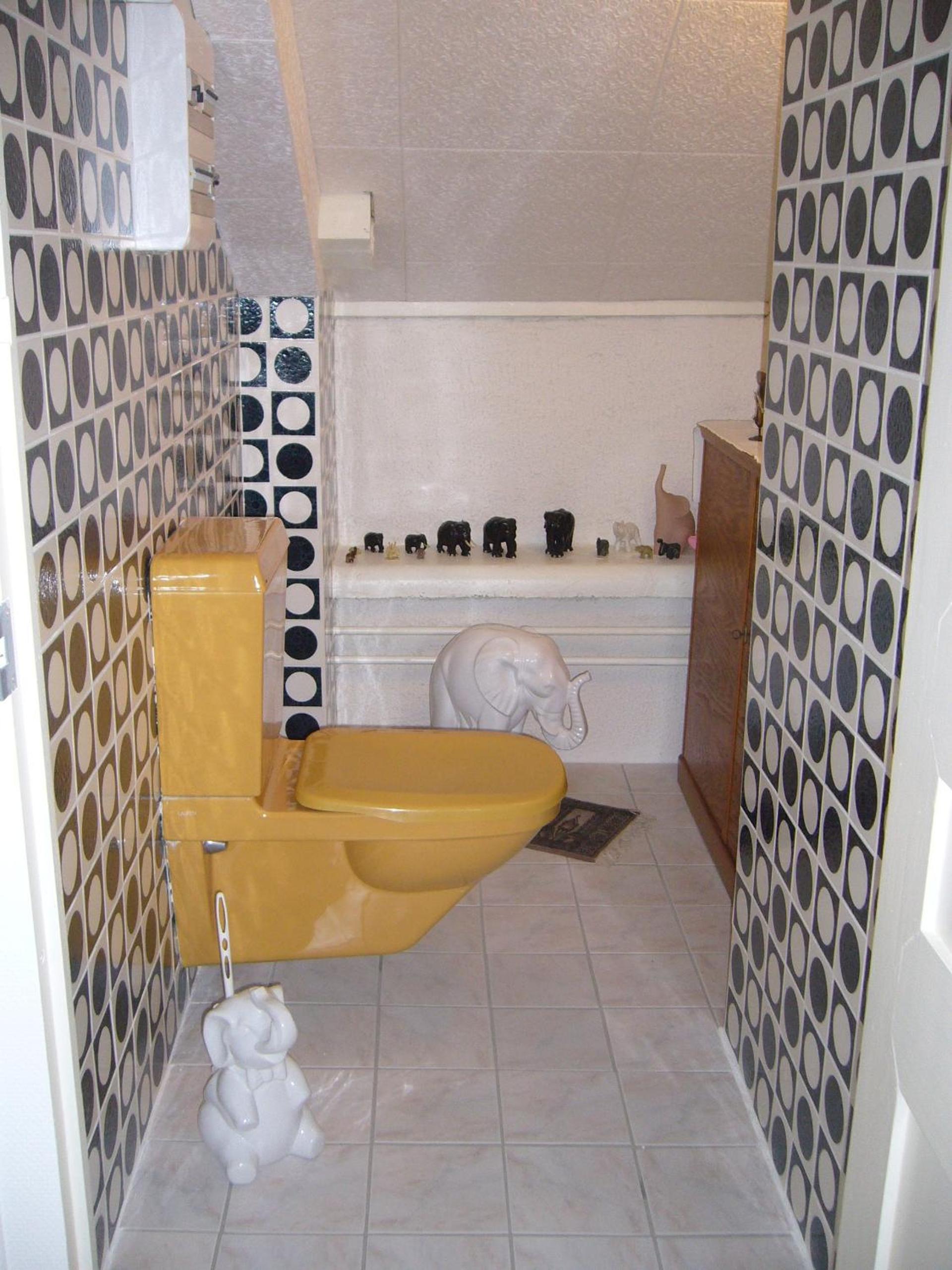 Family Room with Private Bathroom - Photo 8