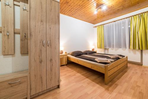 Double Room with Extra Beds photo 2