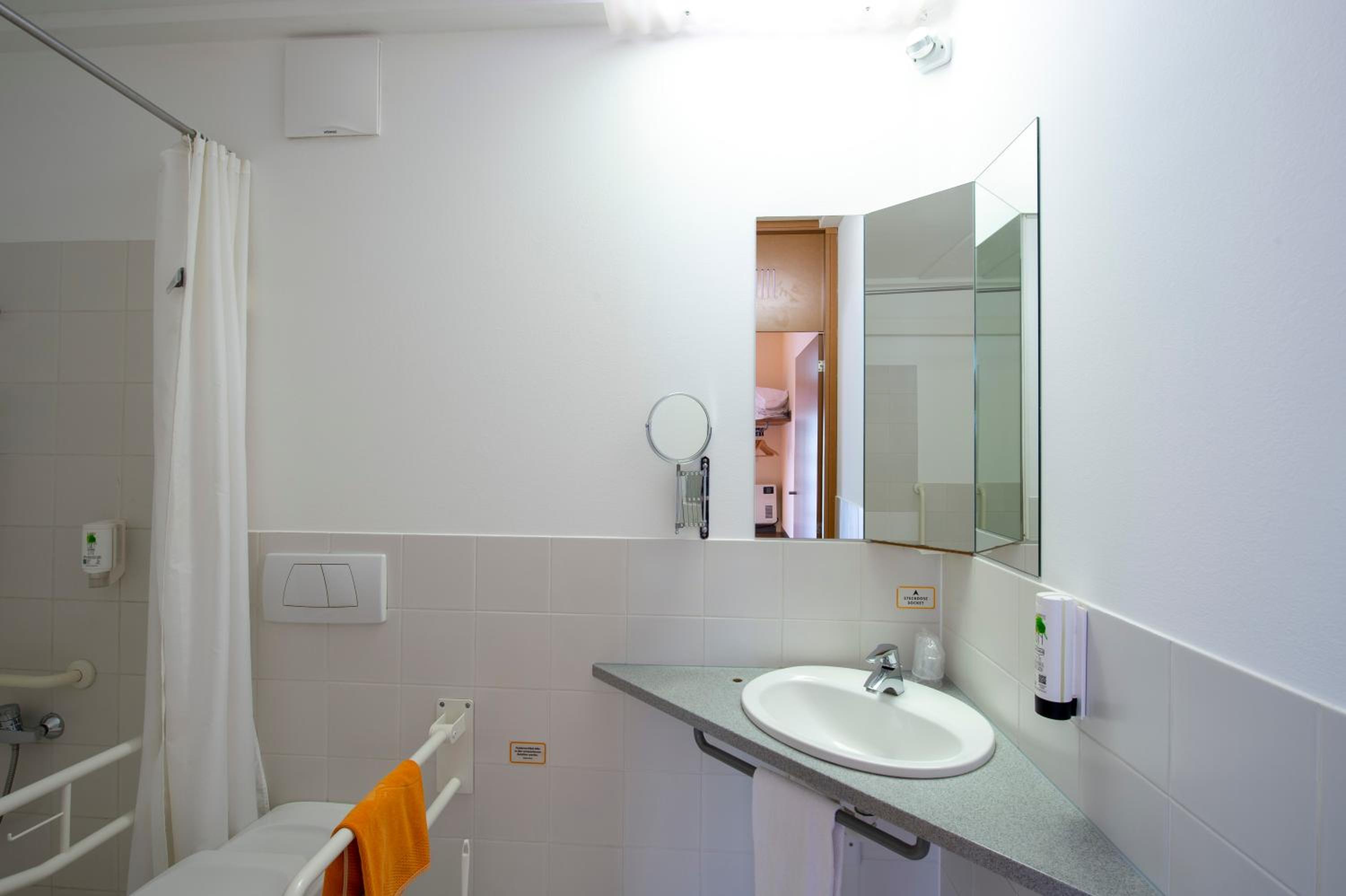 Double Room - Disability Access - Photo 4