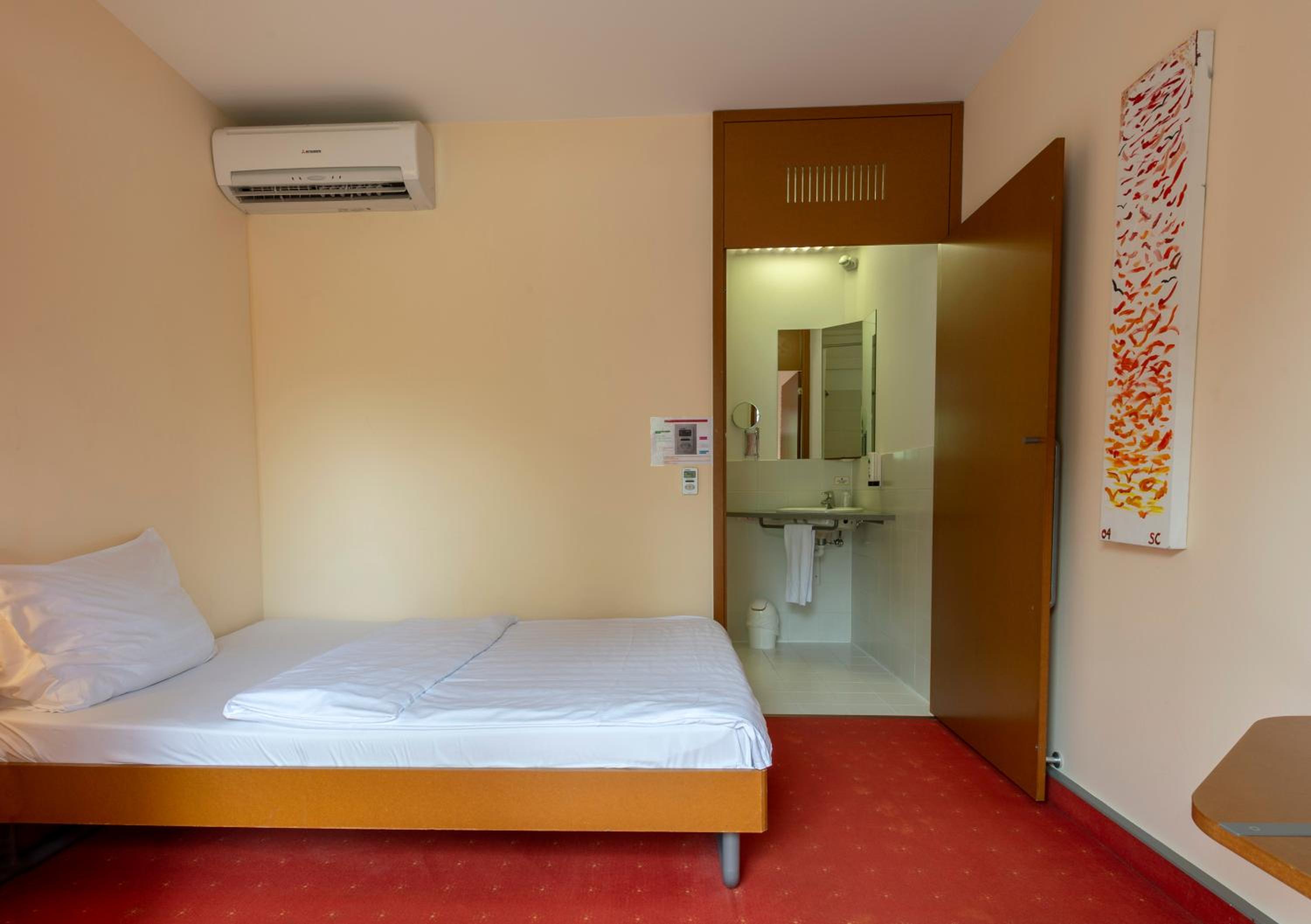 Double Room - Disability Access - Photo 5