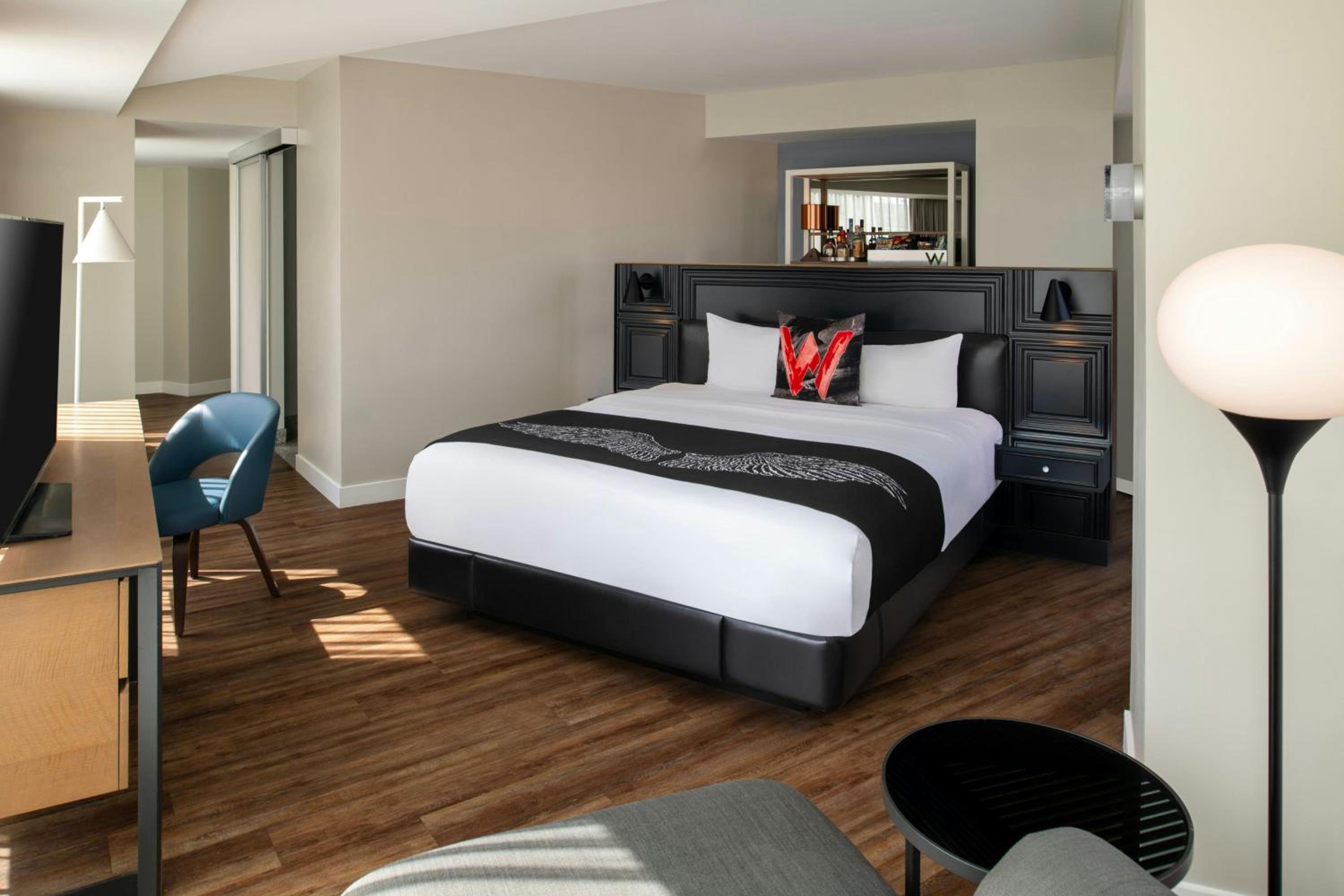 Premier Deluxe King Room
