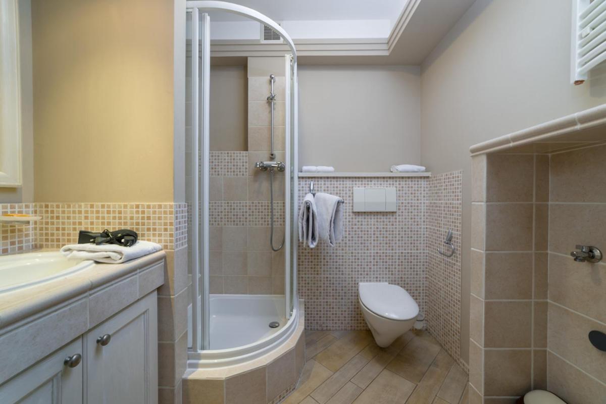 Apartment with Balcony - Photo 34