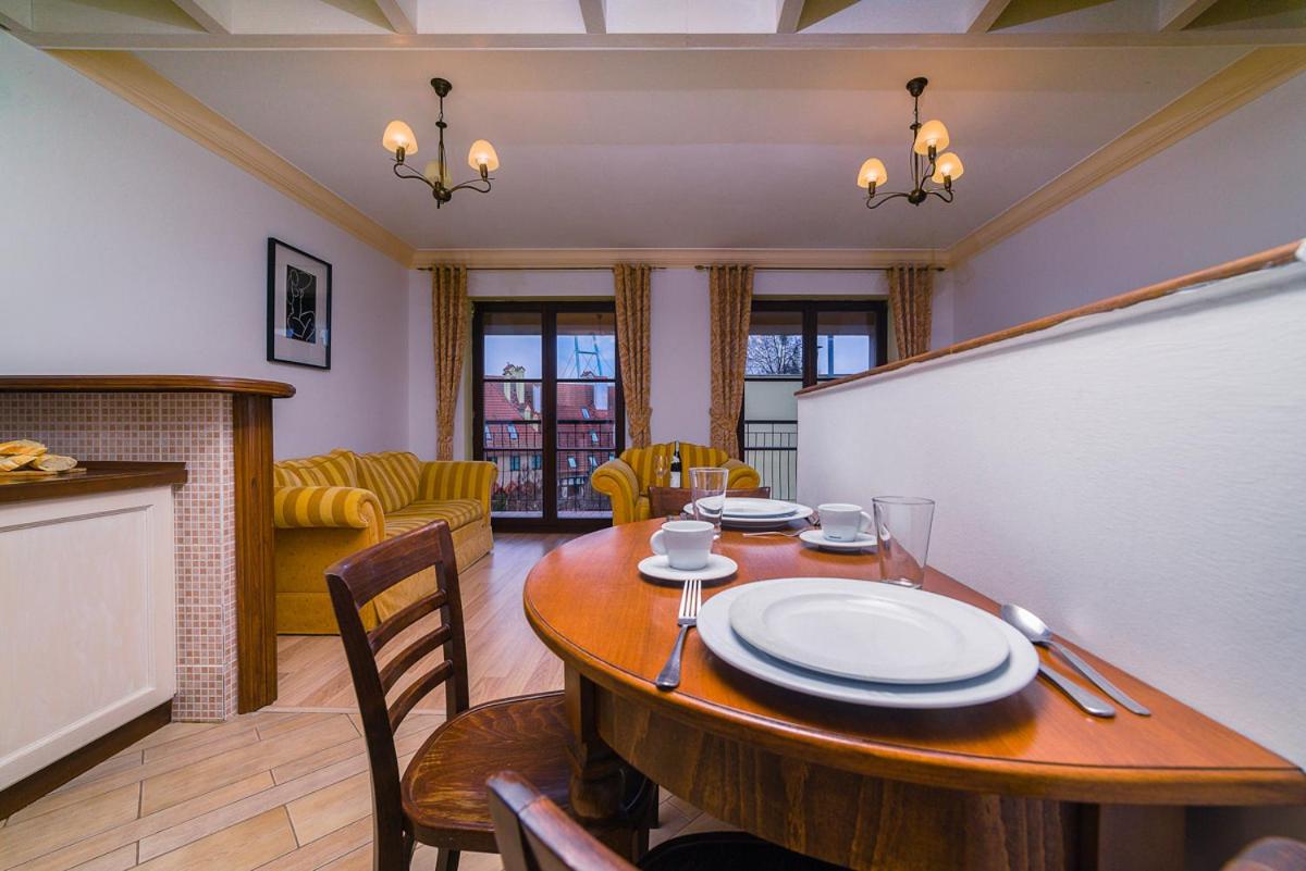 Apartment with Balcony - Photo 8