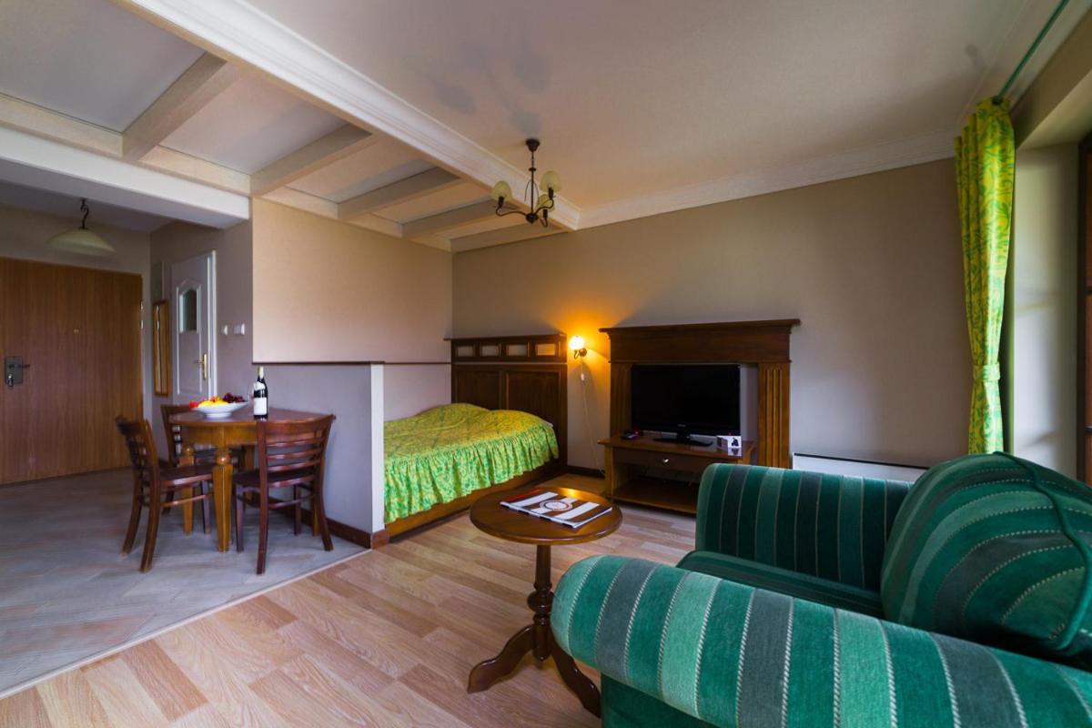 Apartment with Balcony - Photo 12