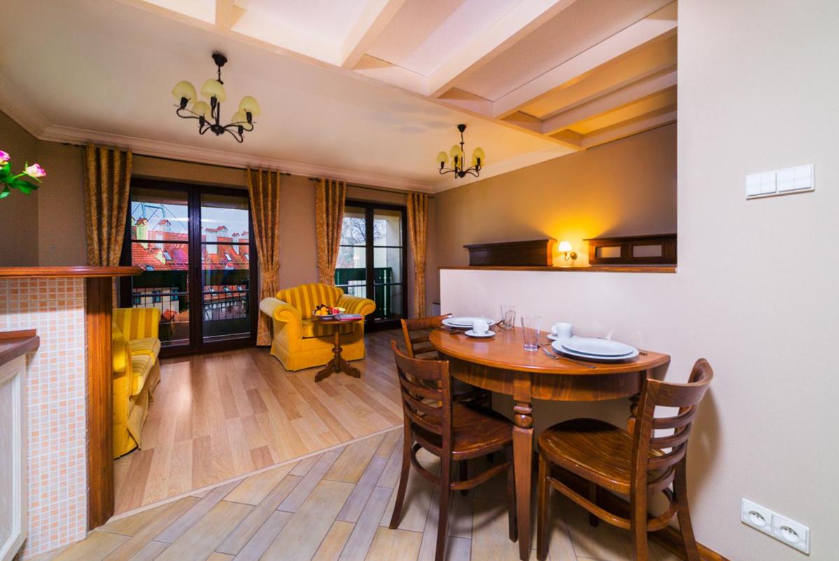 Apartment with Balcony - Photo 16