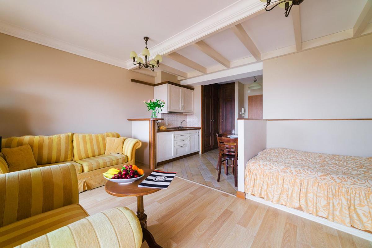 Apartment with Balcony - Photo 31
