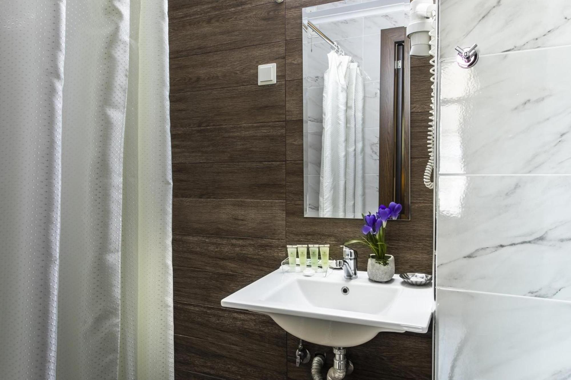 Superior Double Room - Photo 3