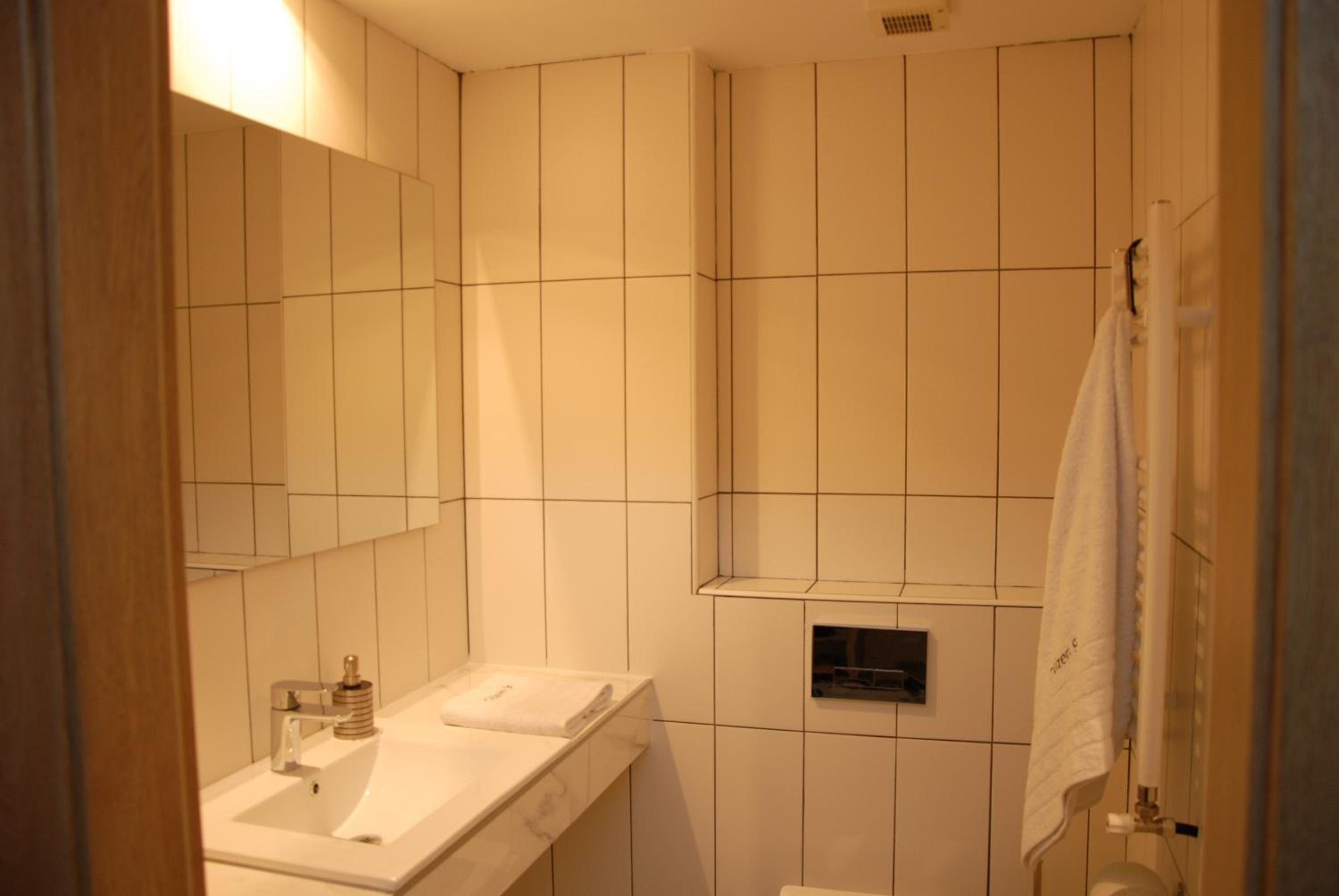 Standard Double Room - Photo 8