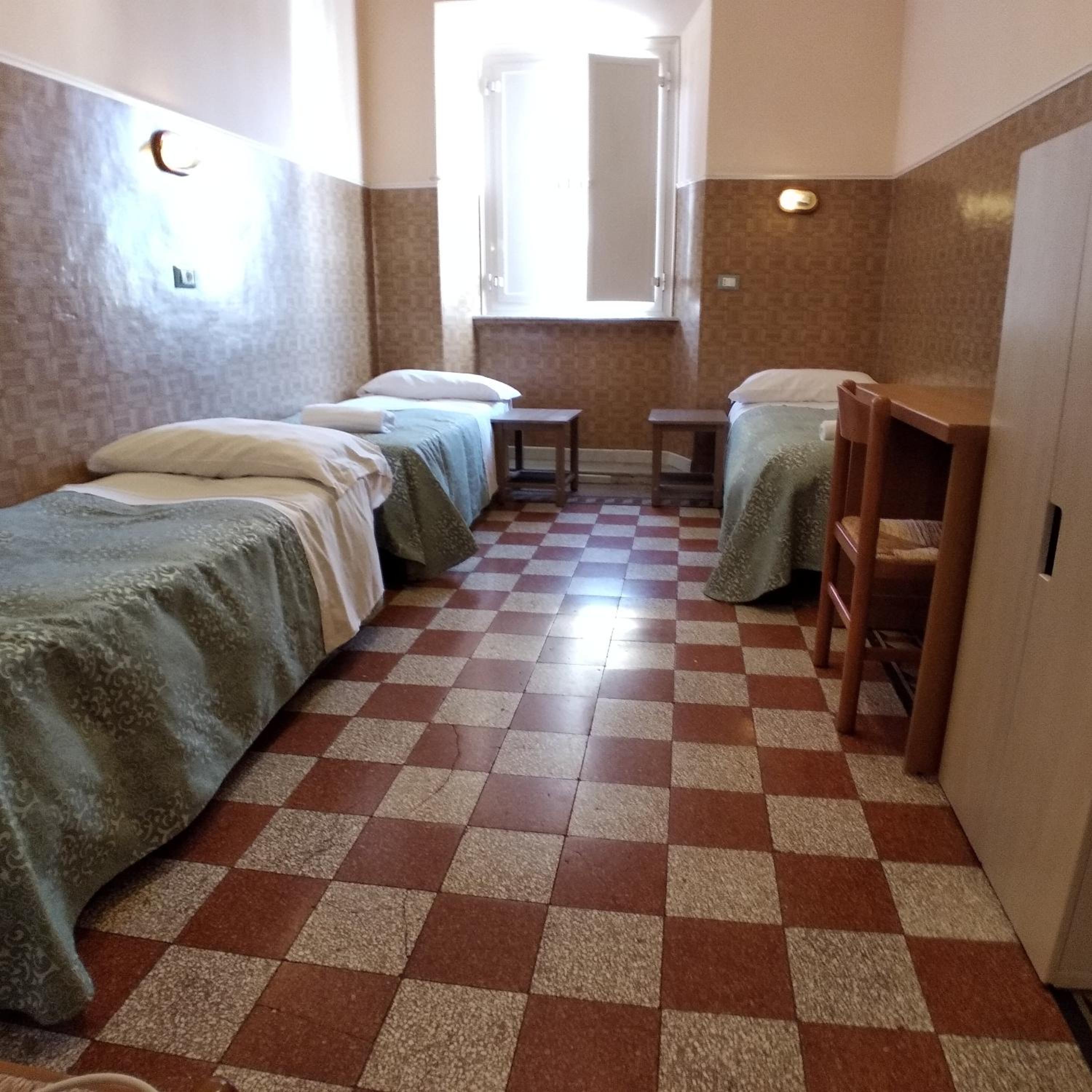 Triple Room with Shared Bathroom photo 3