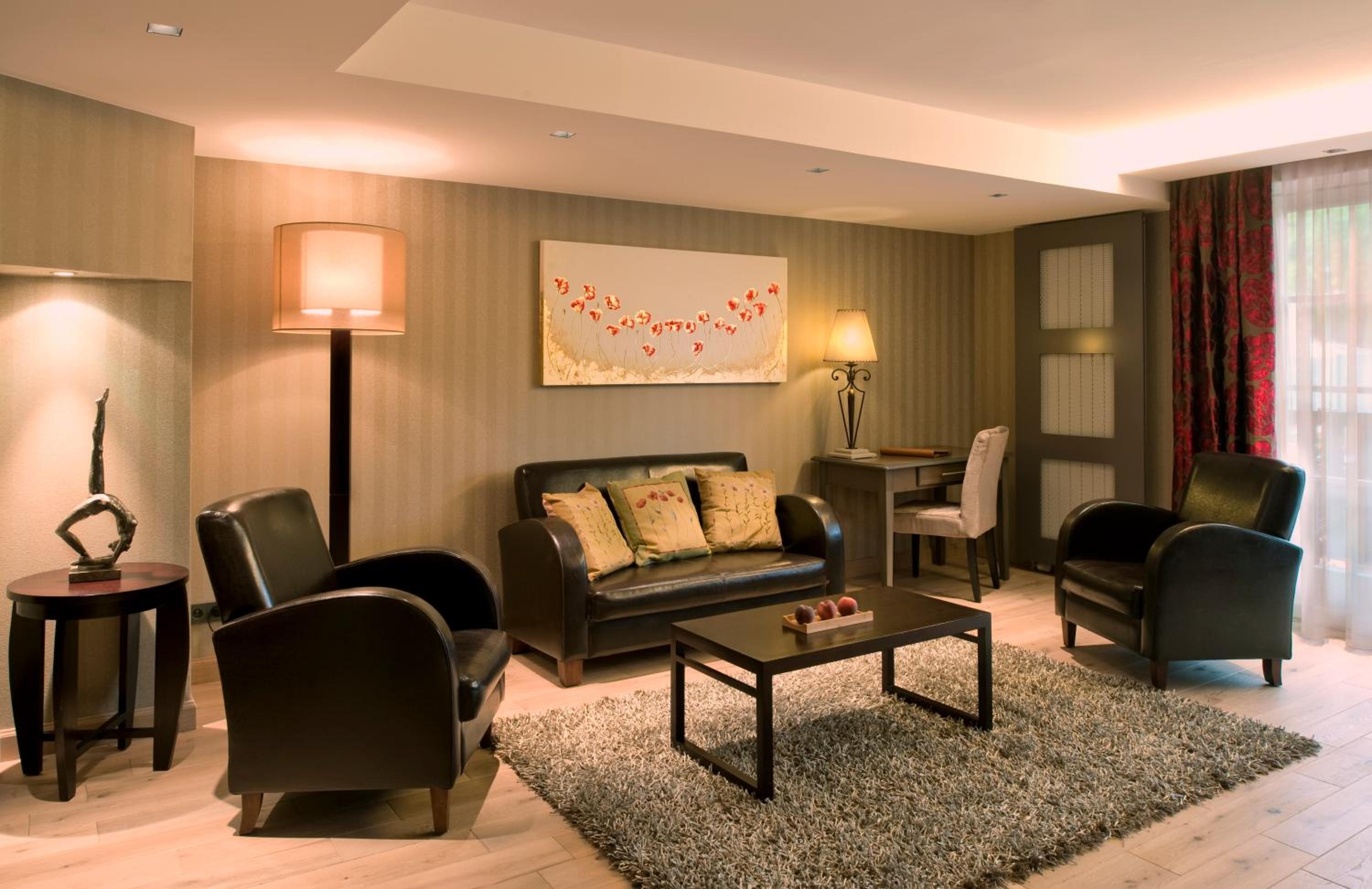 Family Room with Spa access
