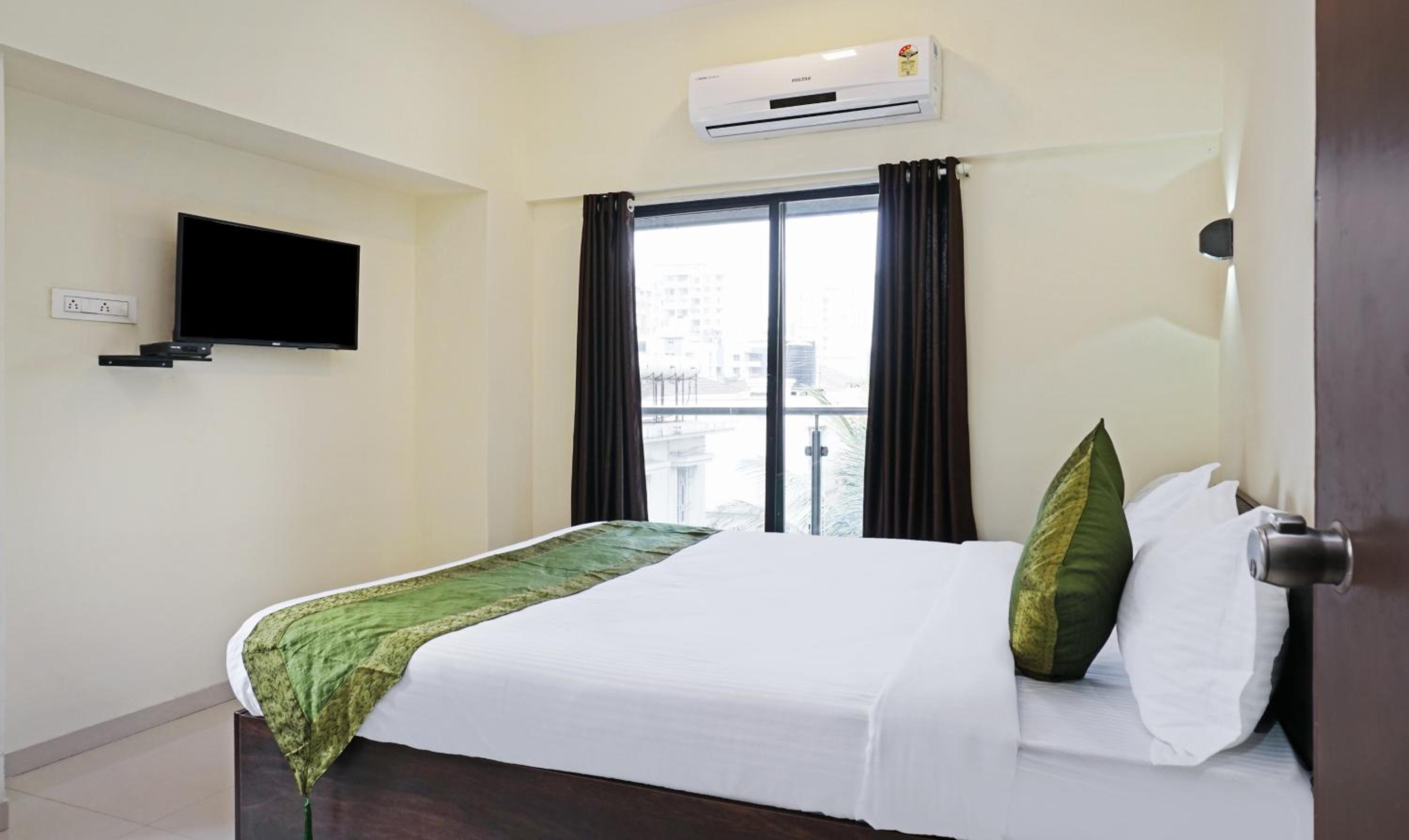 Deluxe Double Room - Photo 8