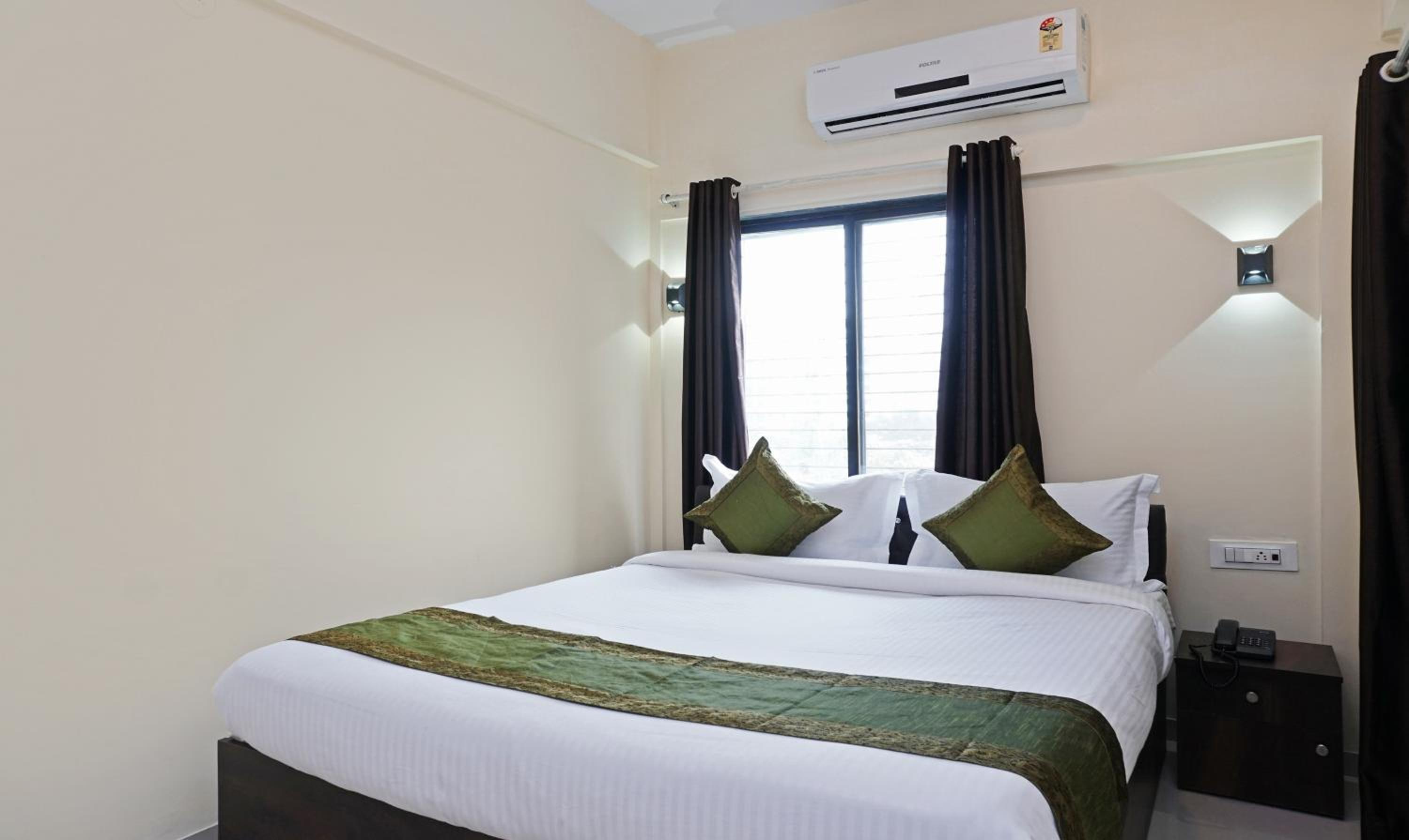 Deluxe Double Room - Photo 1