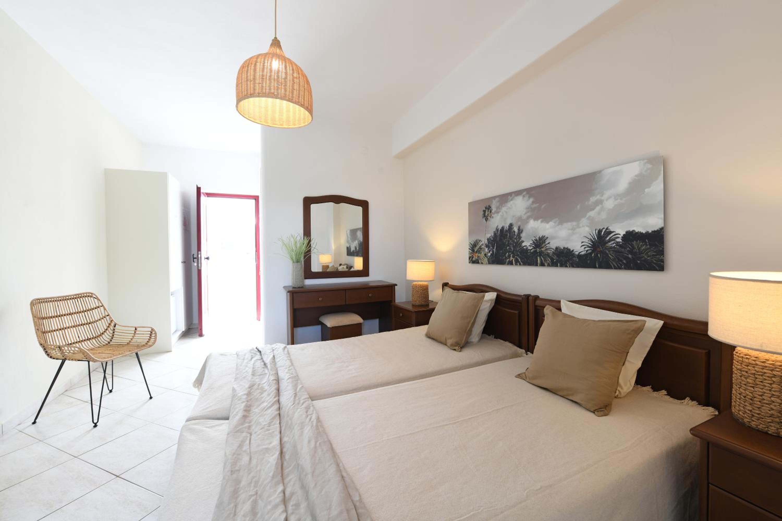Double or Twin Room with Partial Sea View - Photo 12