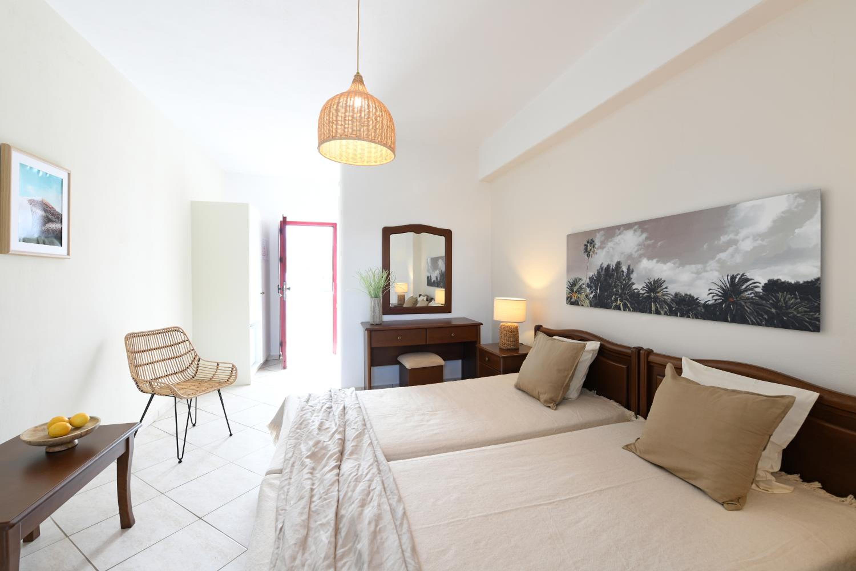 Double or Twin Room with Partial Sea View - Photo 6