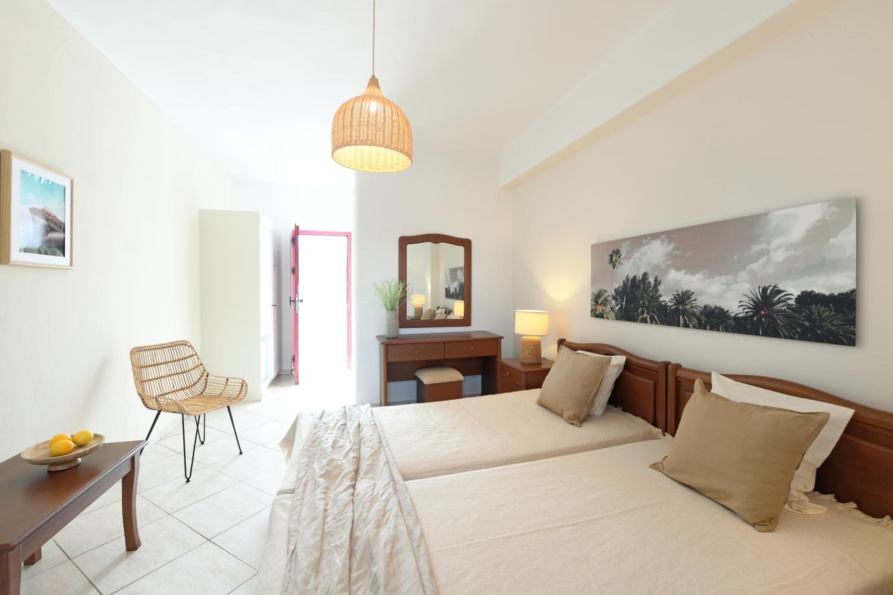 Double or Twin Room with Partial Sea View - Photo 13