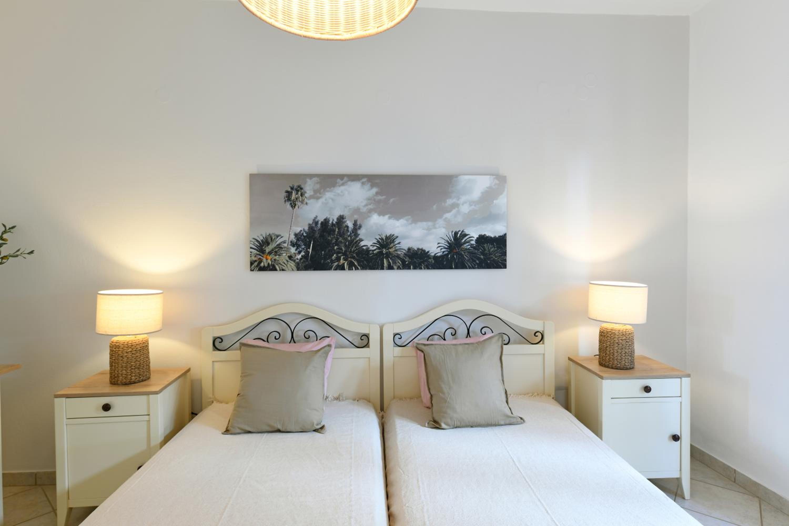 Standard Double or Twin Room with Garden View - Photo 9