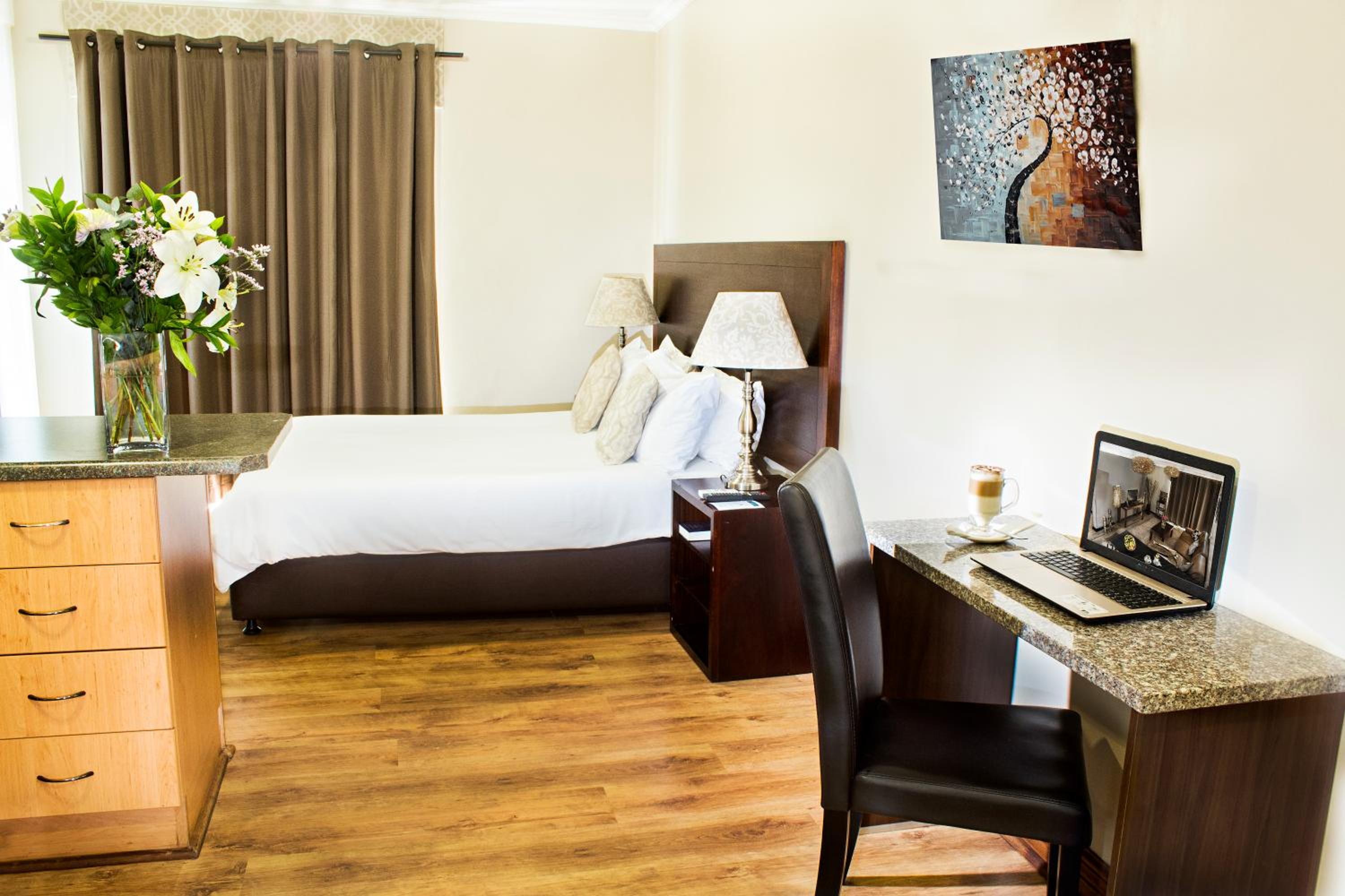 Standard Suite - Photo 1
