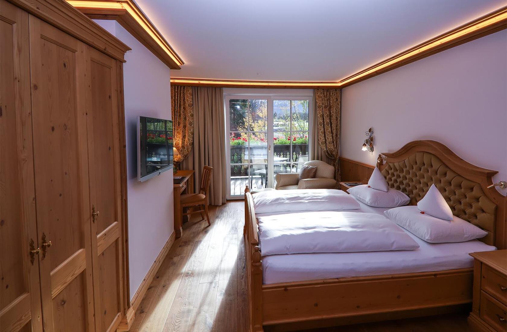 Double Room with Mountain View - Photo 4