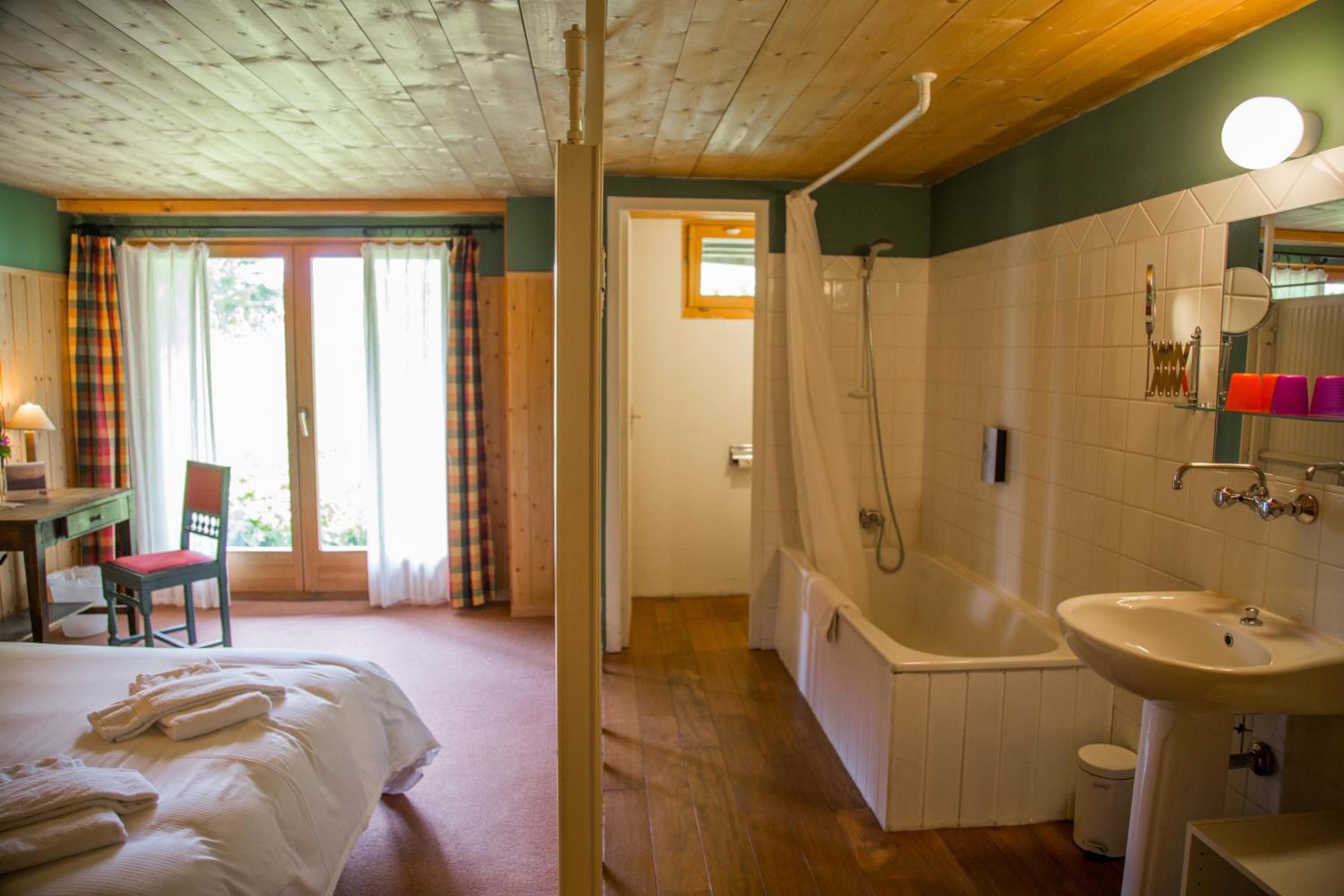 Standard Double Room - Photo 2