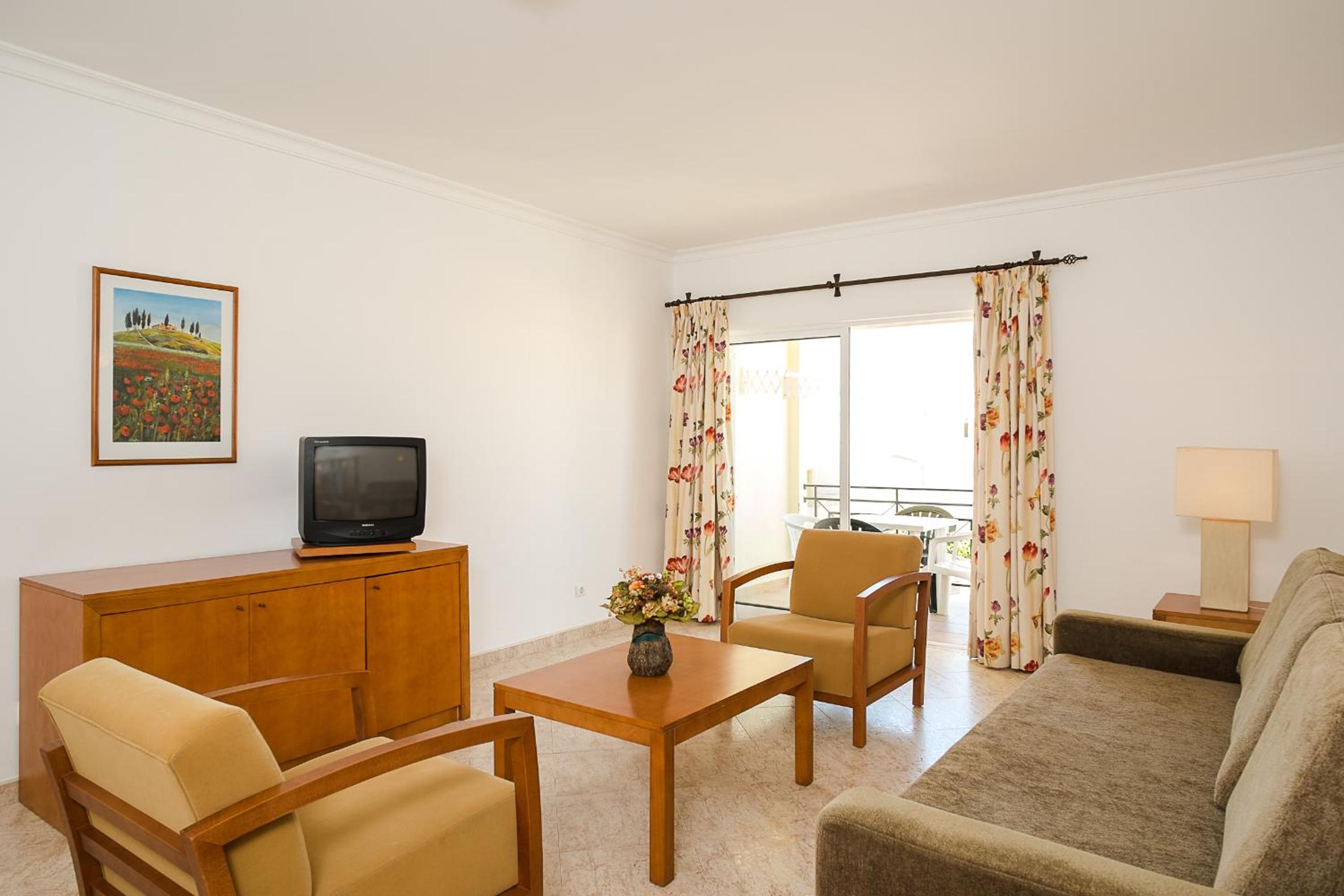 One-Bedroom Apartment - Photo 6