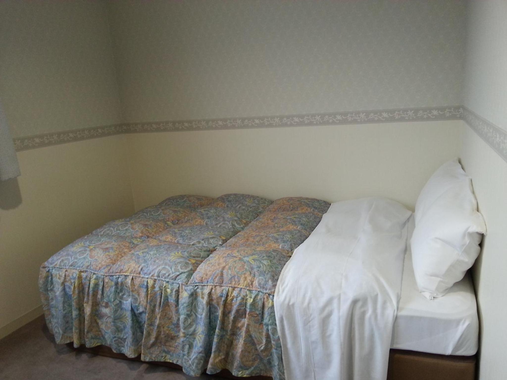Double Room With Small Double Bed - Smoking photo 1