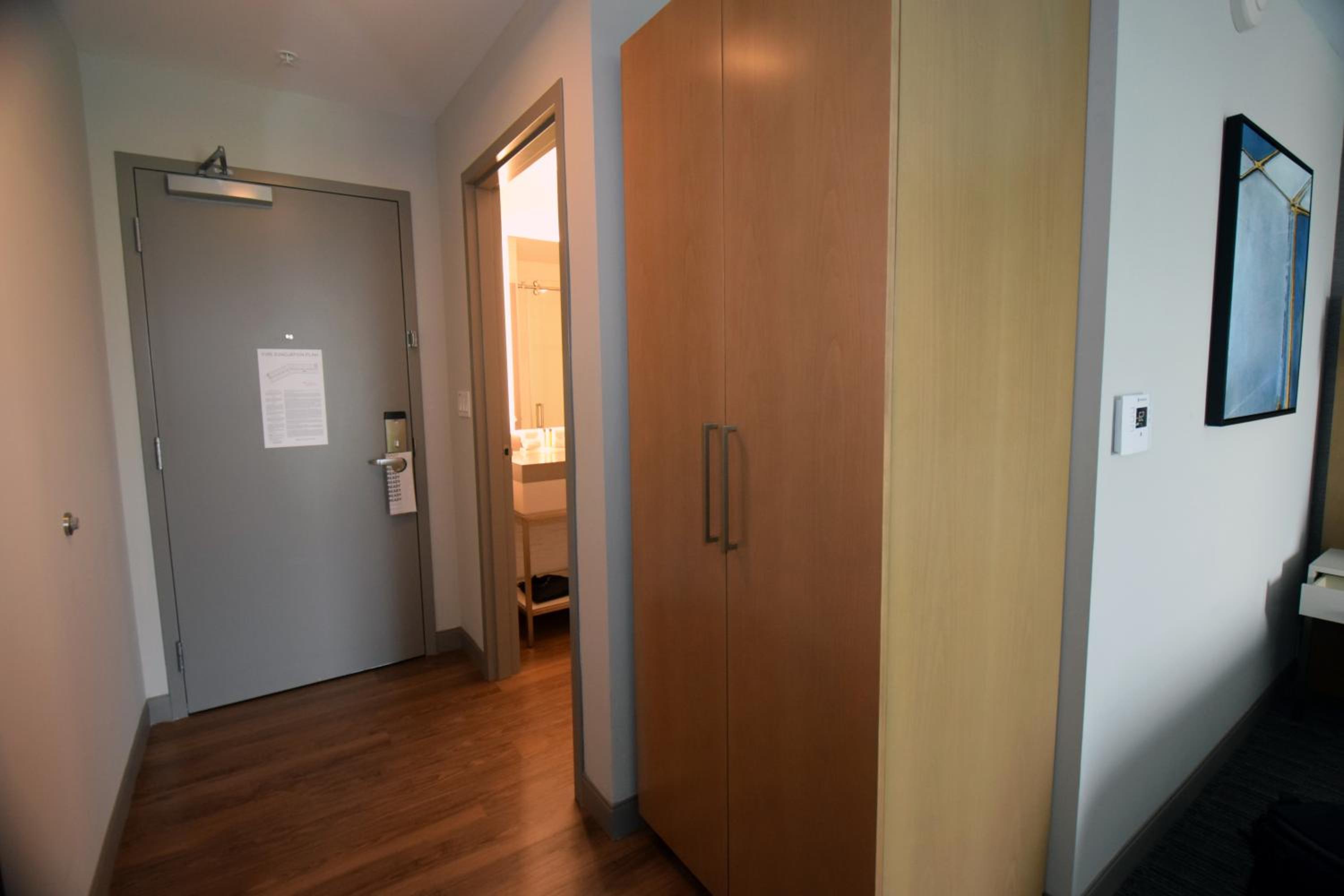 Standard King Room photo 3