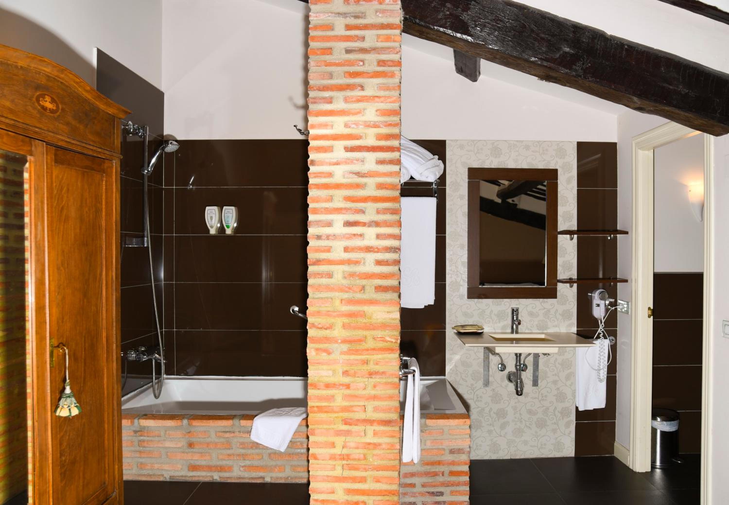 Small Suite photo 3