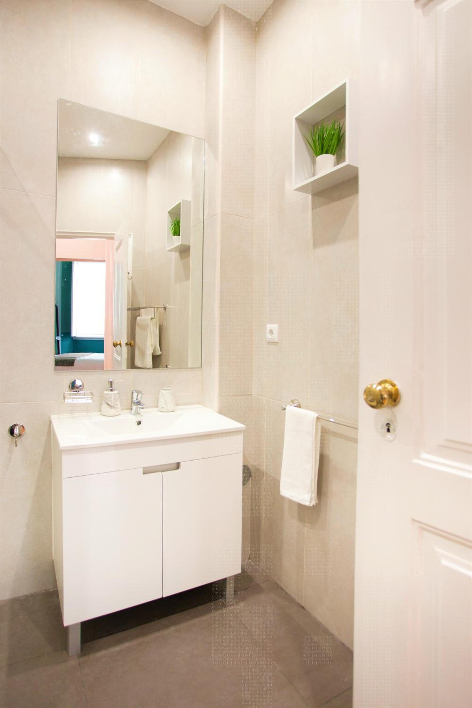 Two-Bedroom Suite - Photo 3