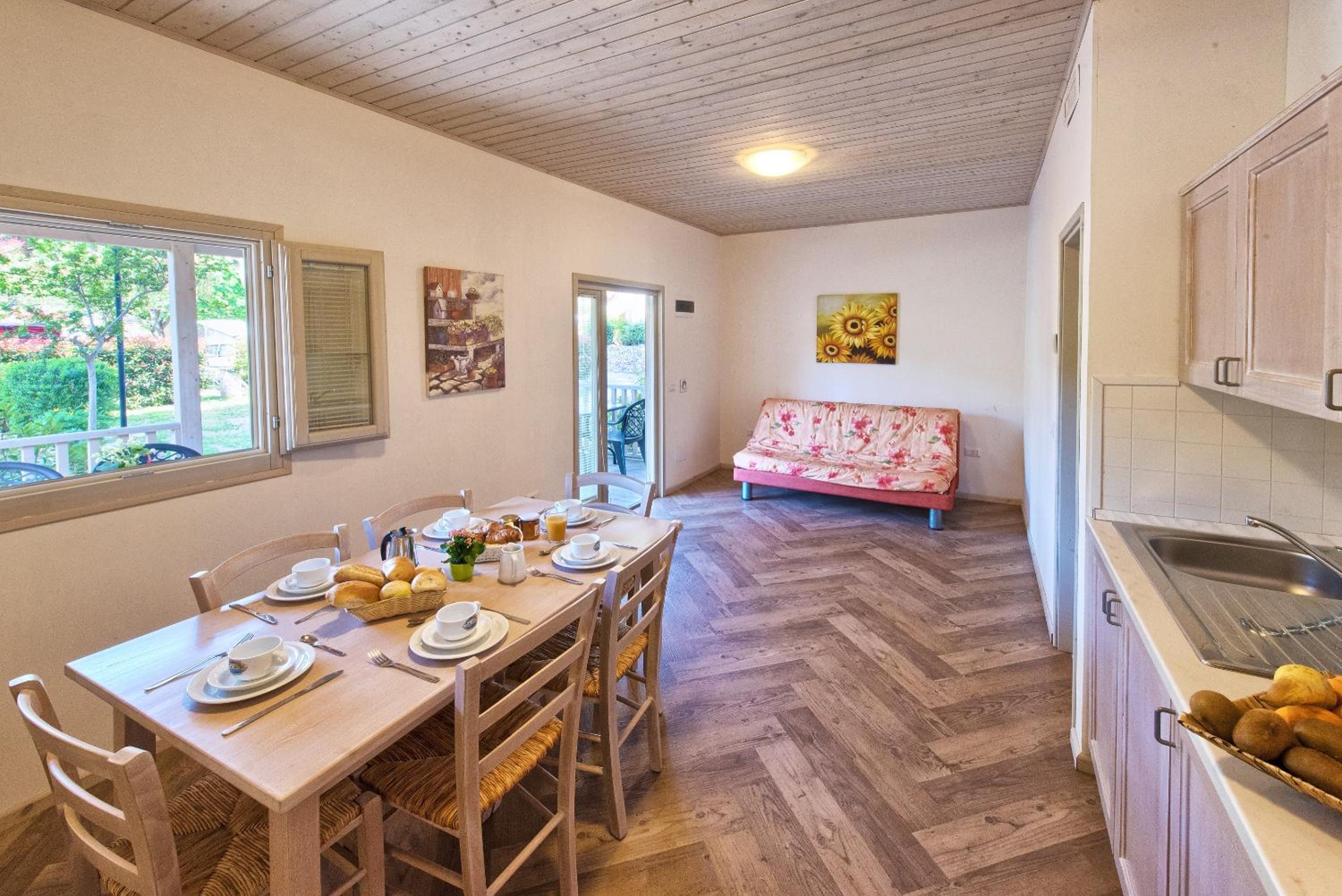 Two-Bedroom Bungalow - Photo 2