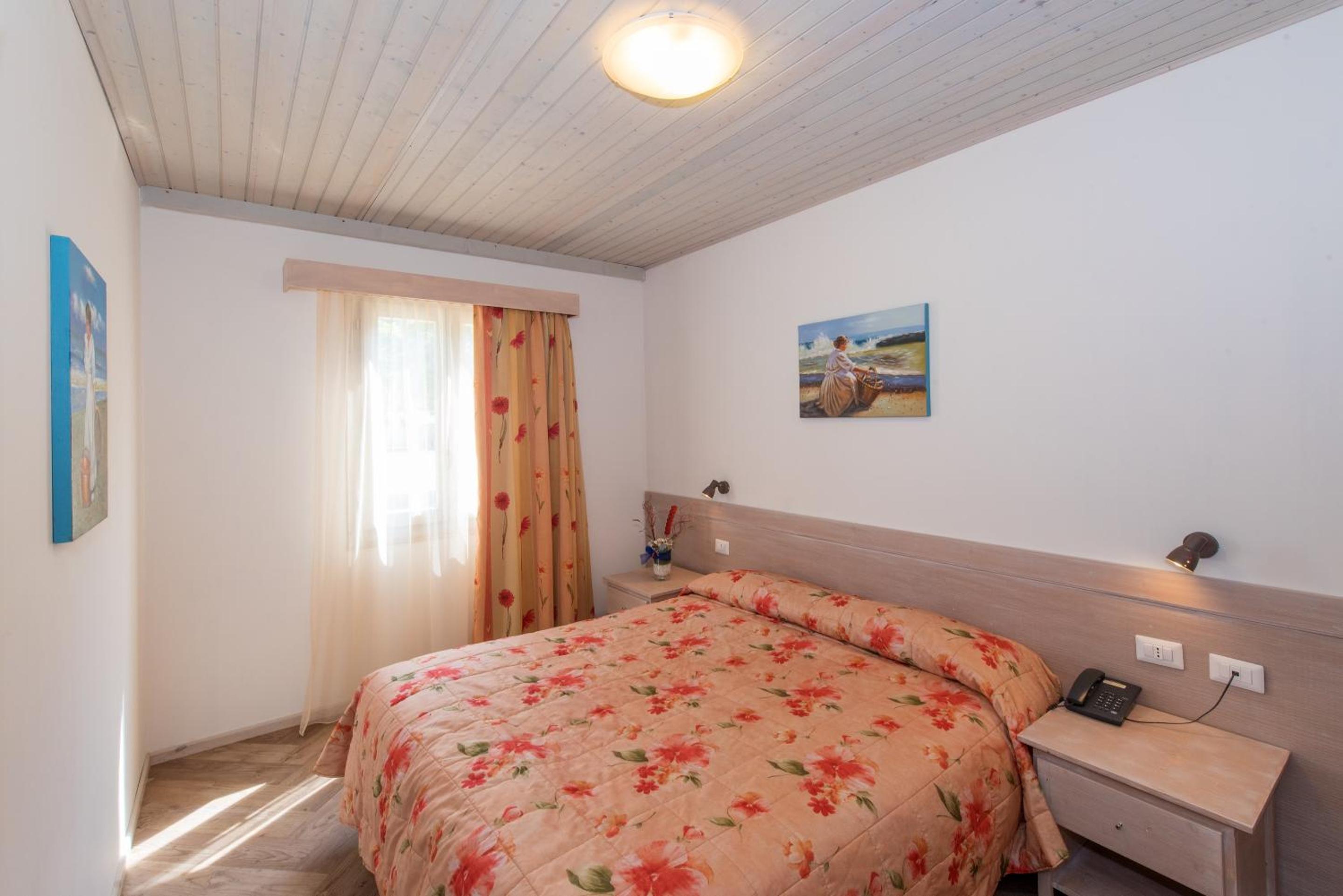 Two-Bedroom Bungalow - Photo 8