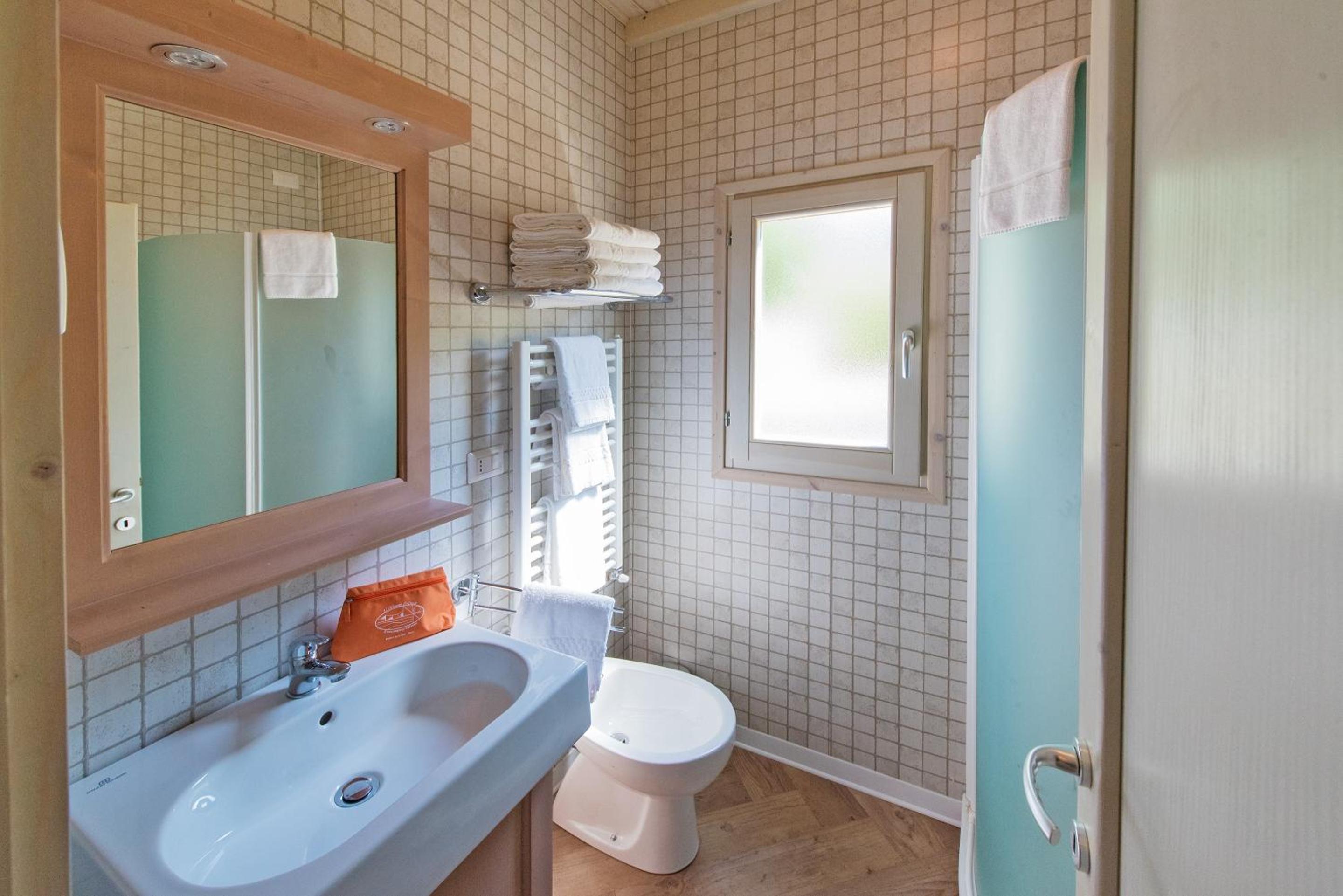 One-Bedroom Bungalow - Photo 6