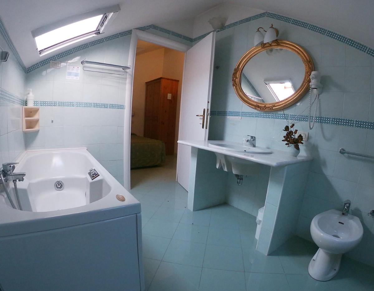 Deluxe Junior Suite photo 2