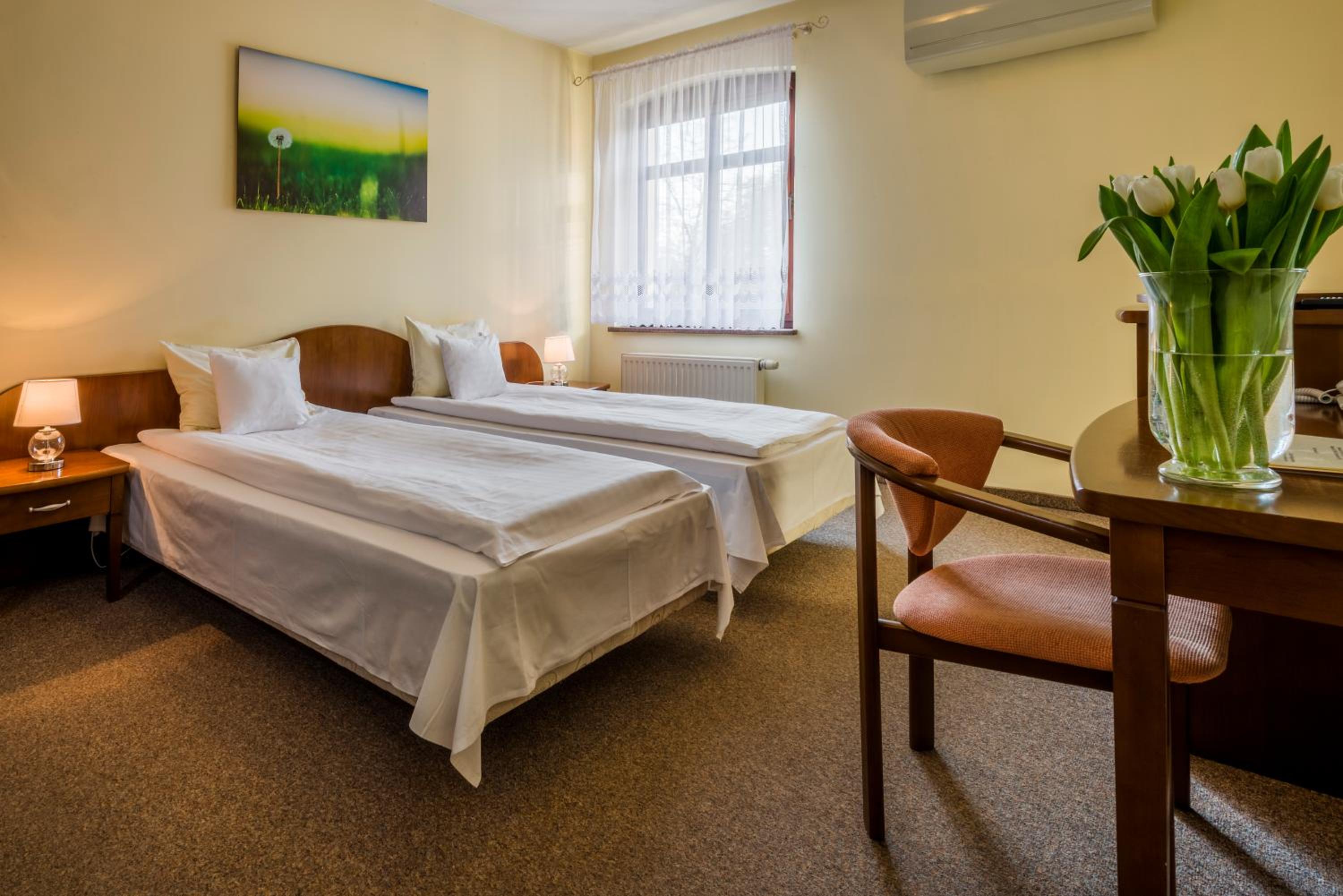 Twin Room - Photo 2