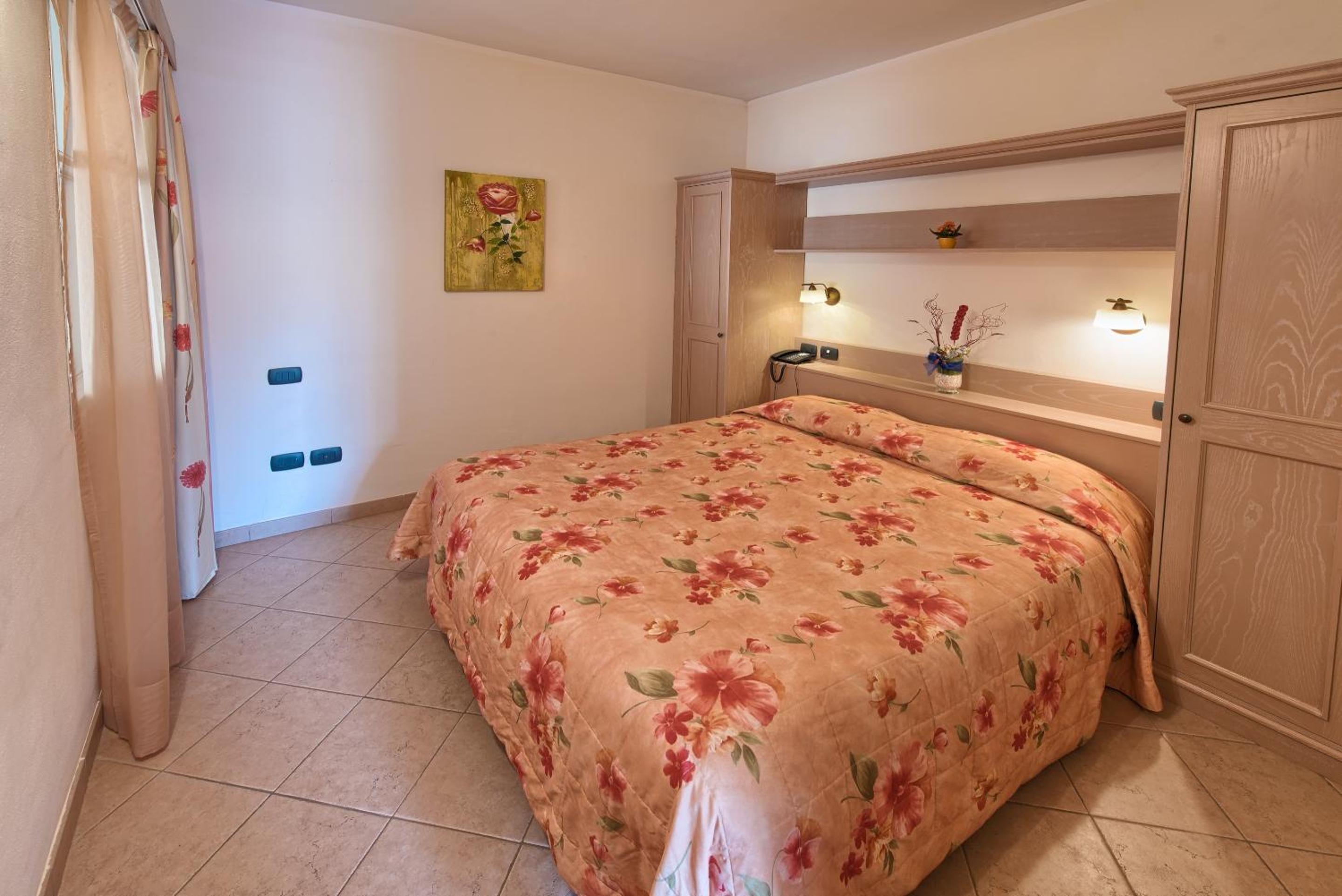 One-Bedroom Apartment (4 Adults + 2 Children) - Photo 3