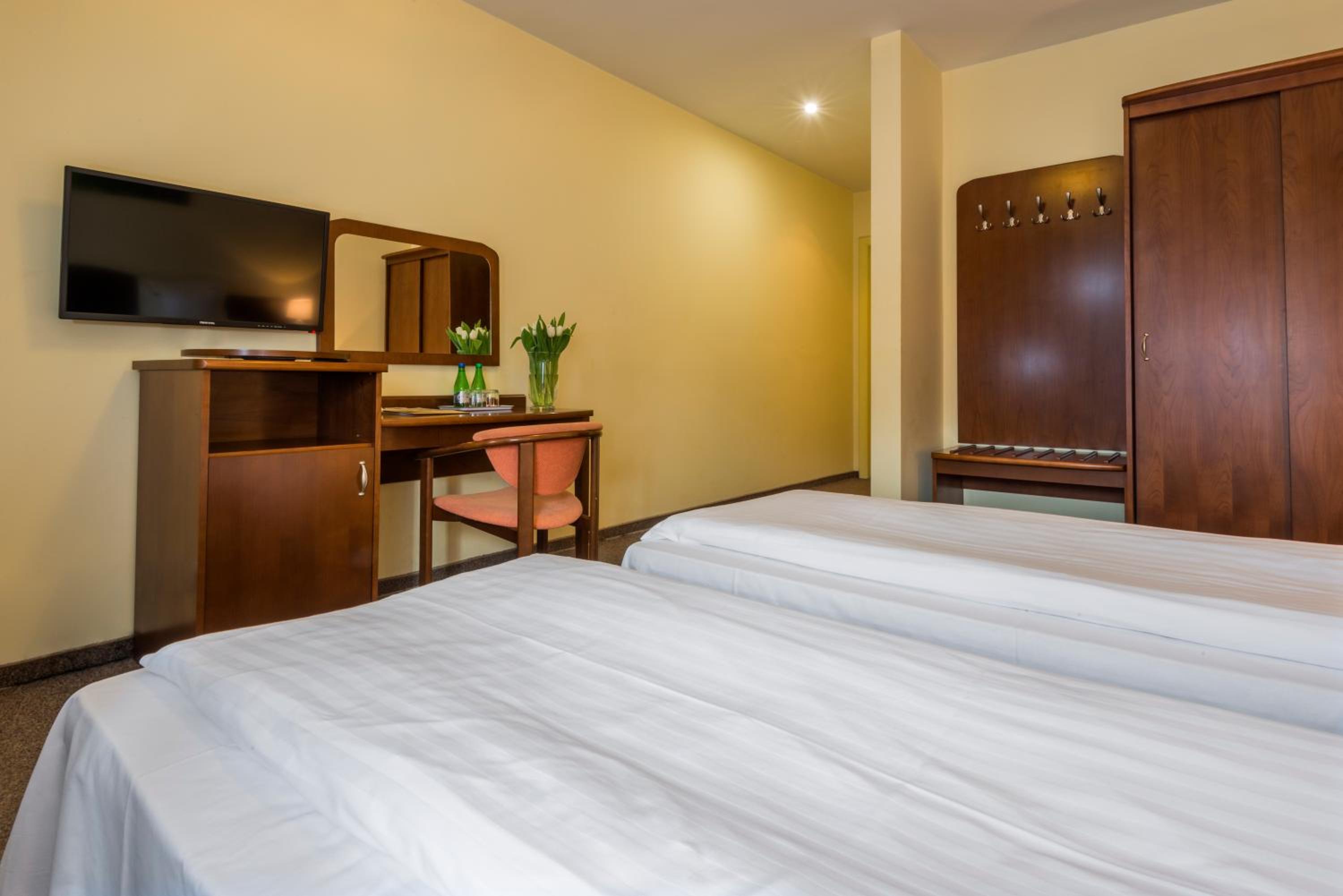 Twin Room - Photo 1
