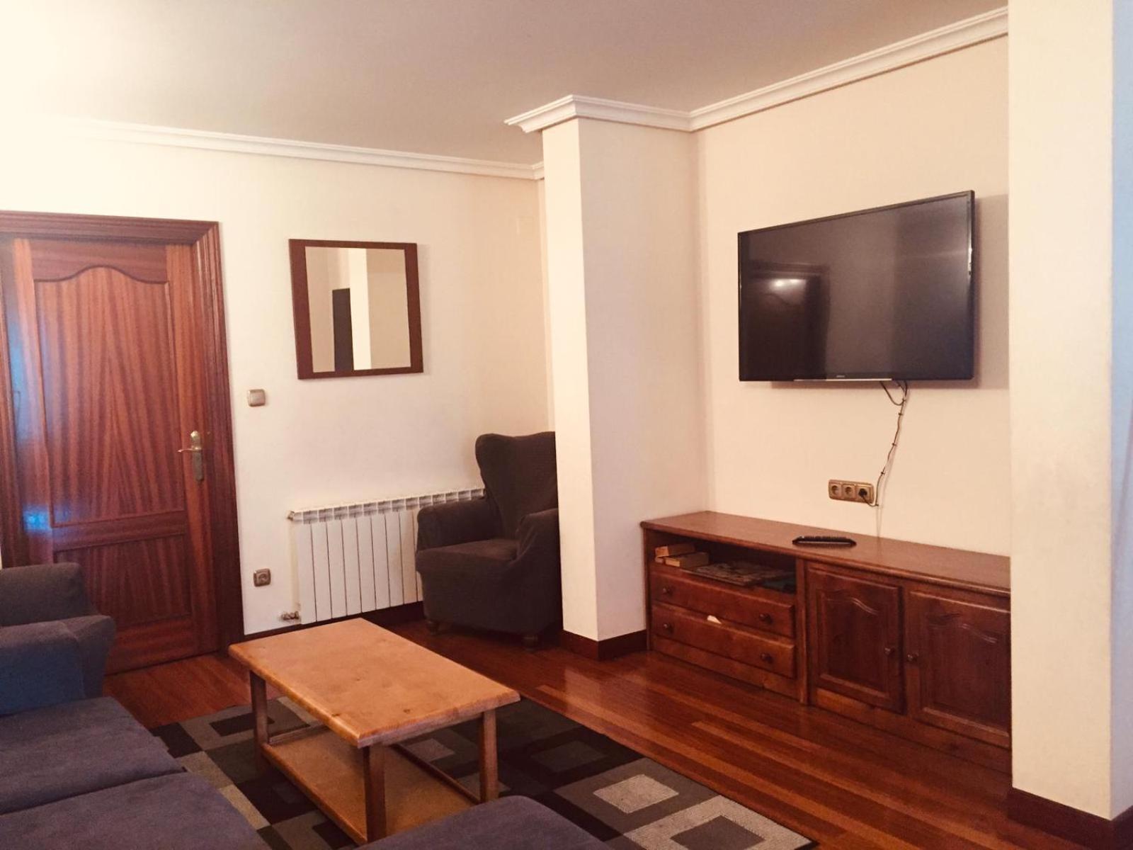 Seven-Bedroom House photo 3