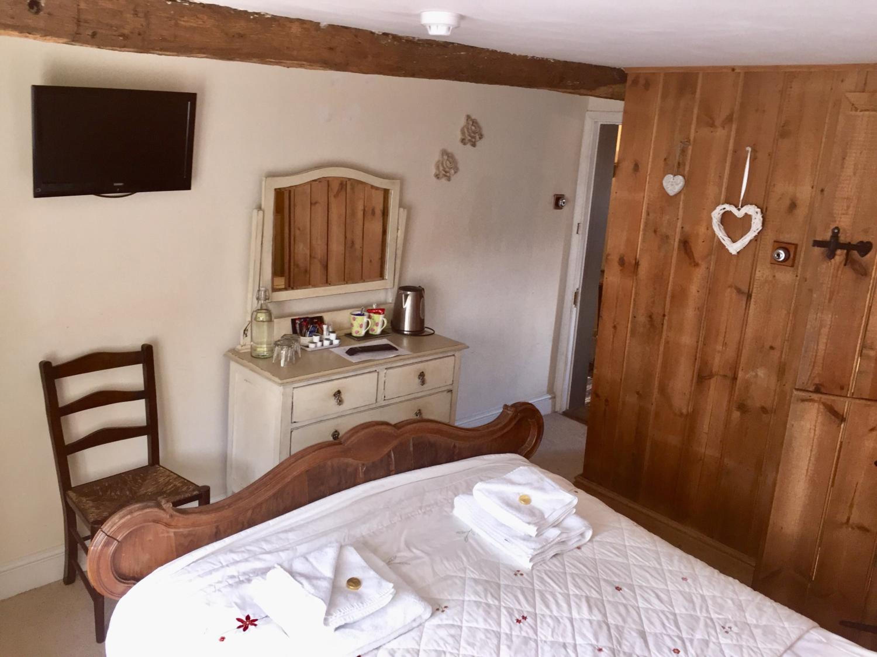 Double Room - Non Pet Friendly - Photo 3
