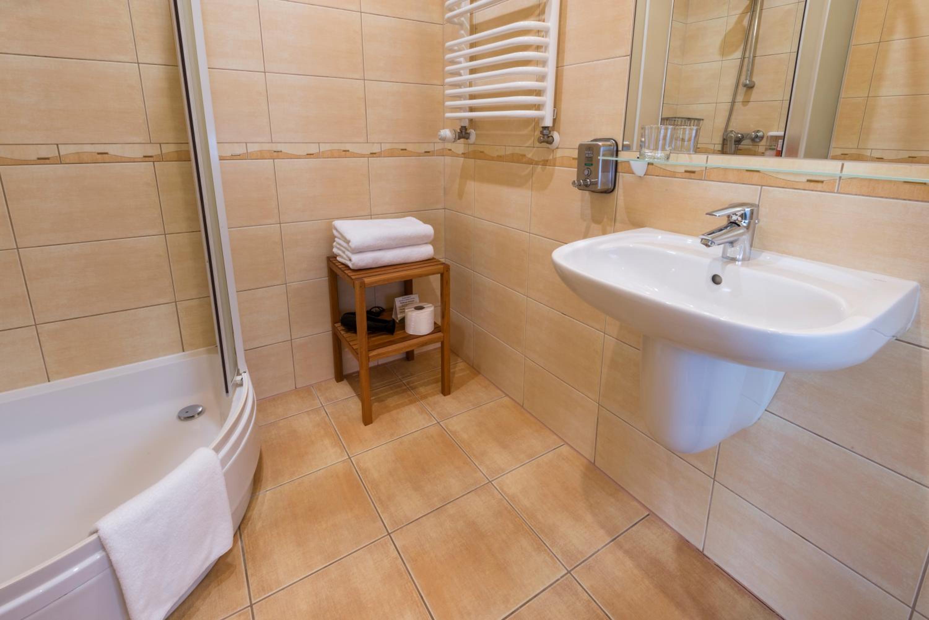 Twin Room - Photo 3