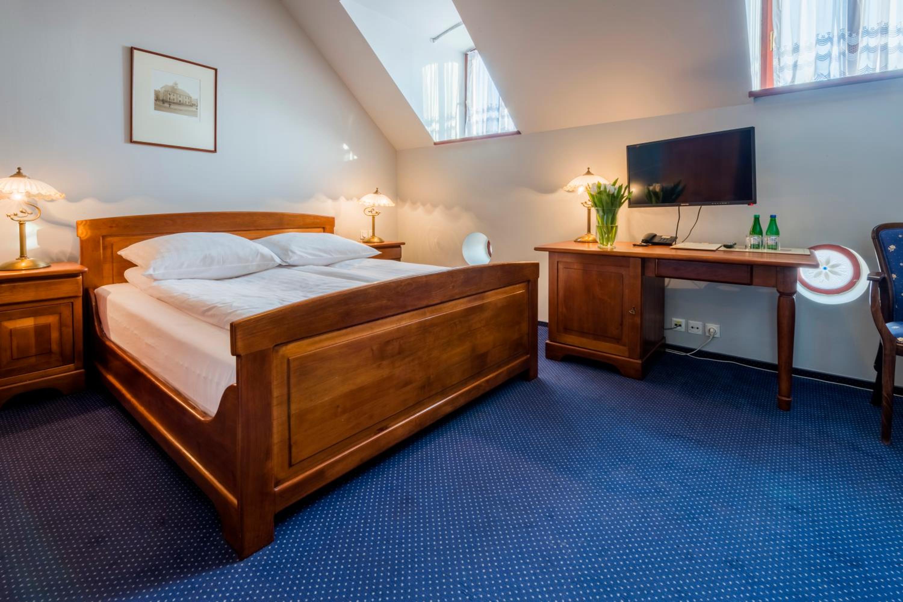 Double or Twin Room with Private Bathroom - Photo 4