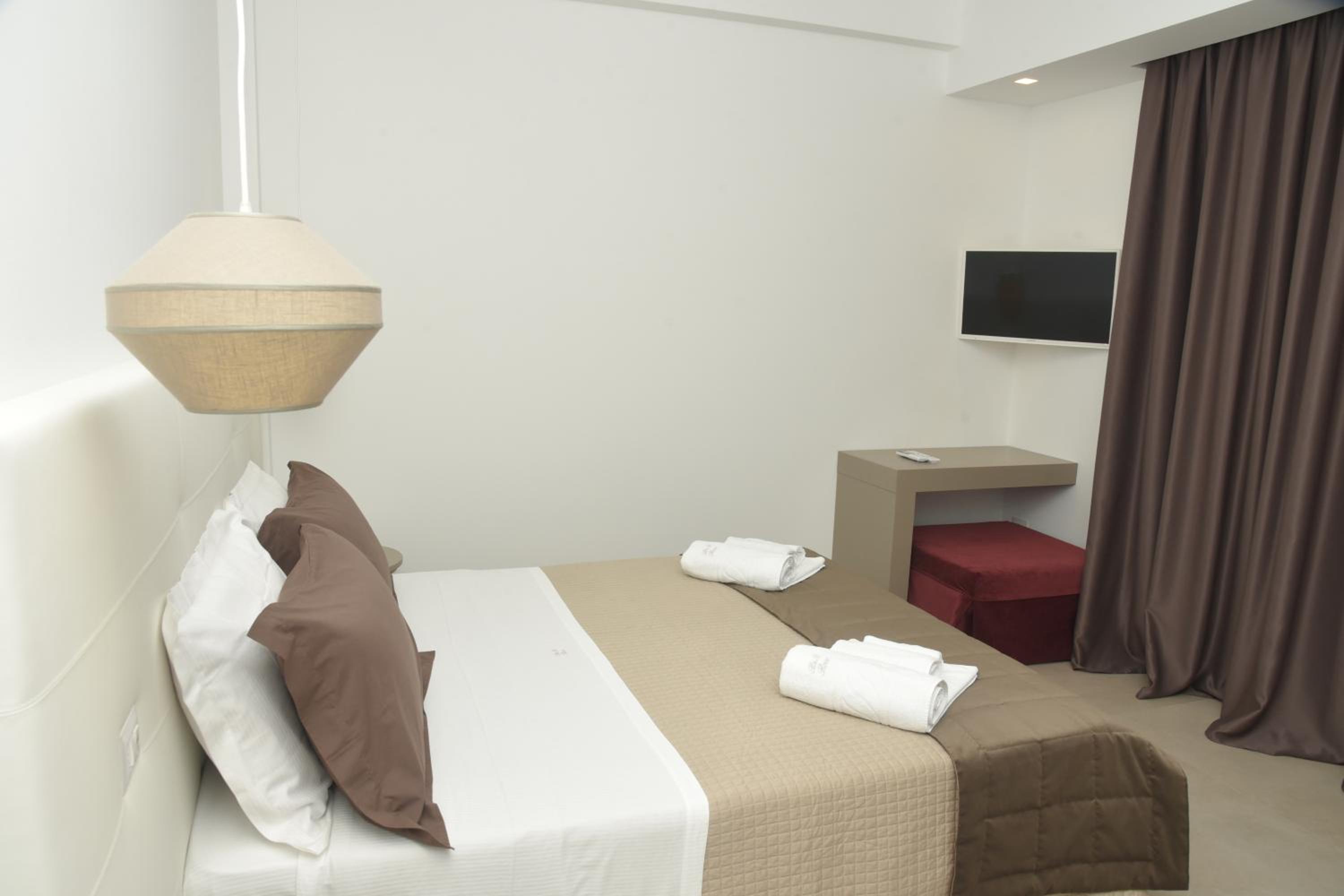 Superior Triple Room - Photo 9