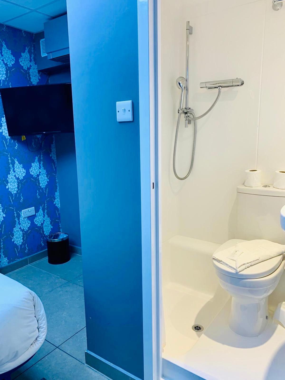Single Room with AC No Window thumbnail 6