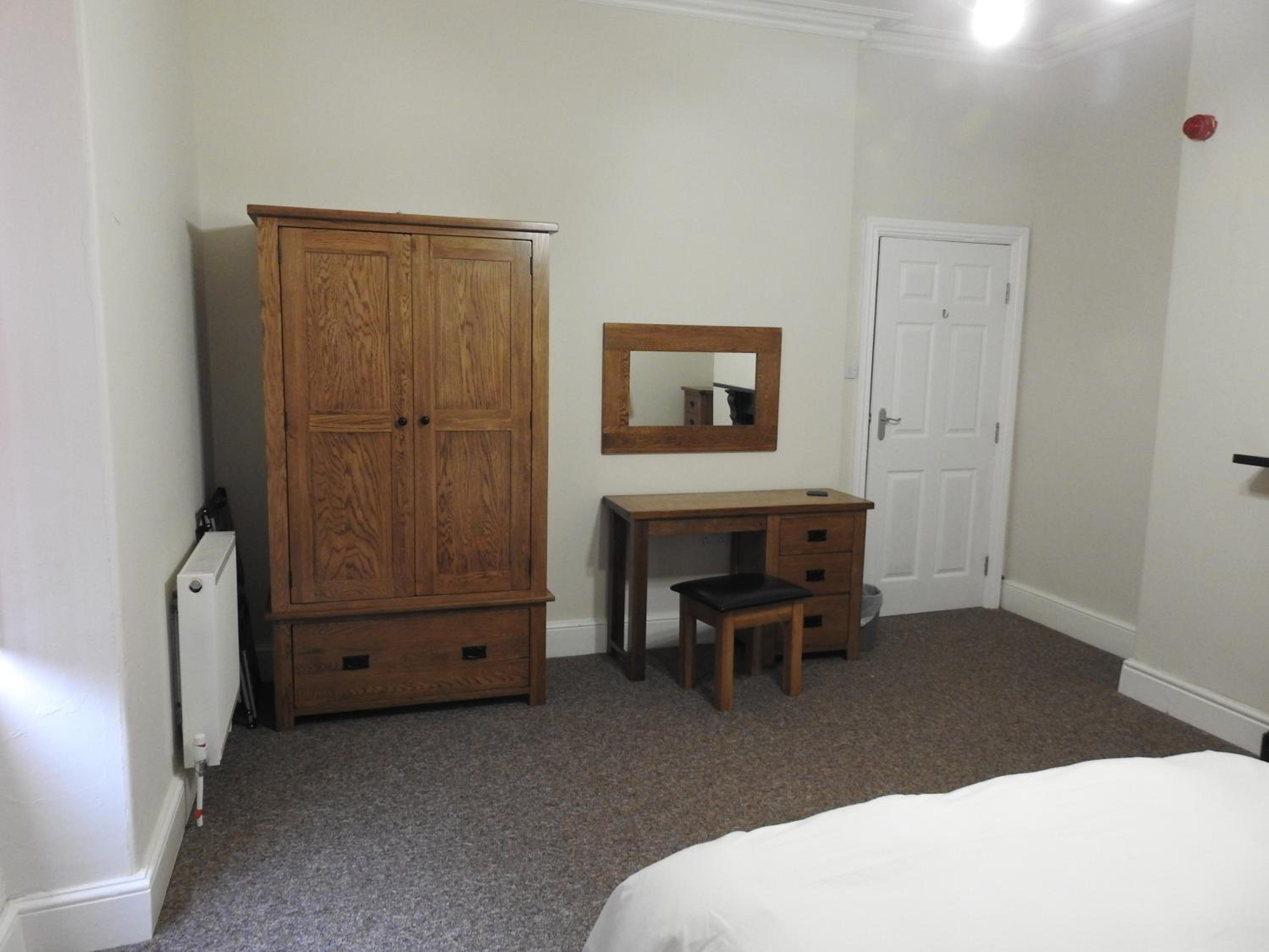 Three-Bedroom Apartment photo 3