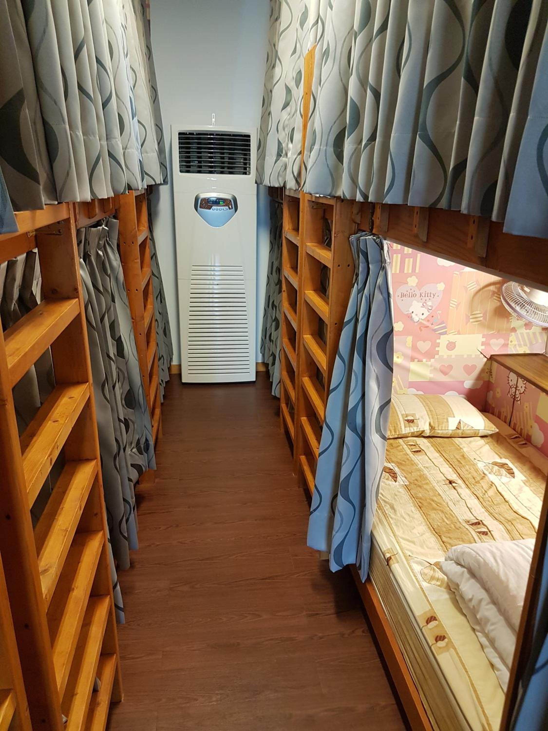 Bed in 8-Bed Mixed Dormitory Room photo 1