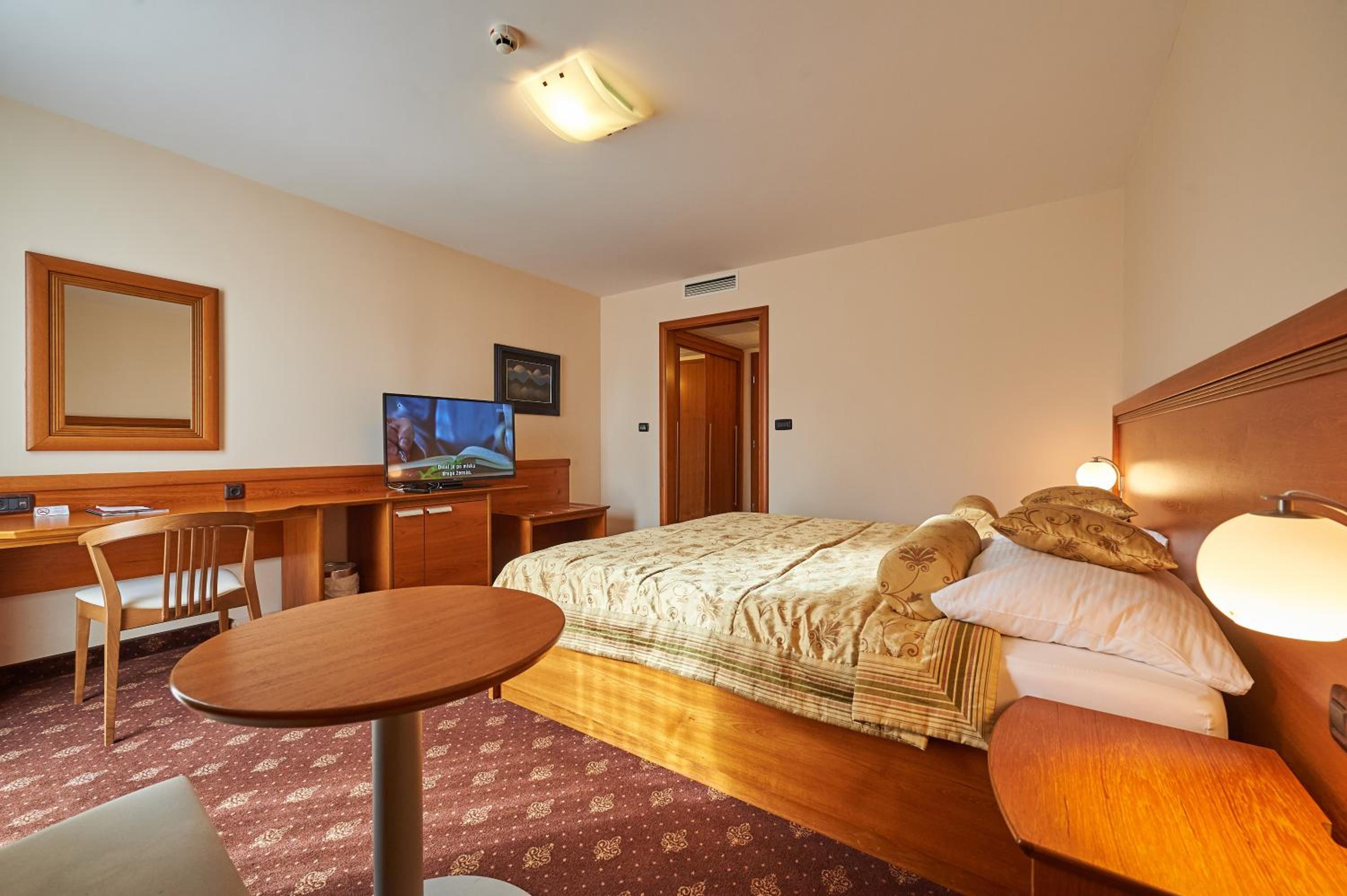 Double or Twin Room - Photo 17