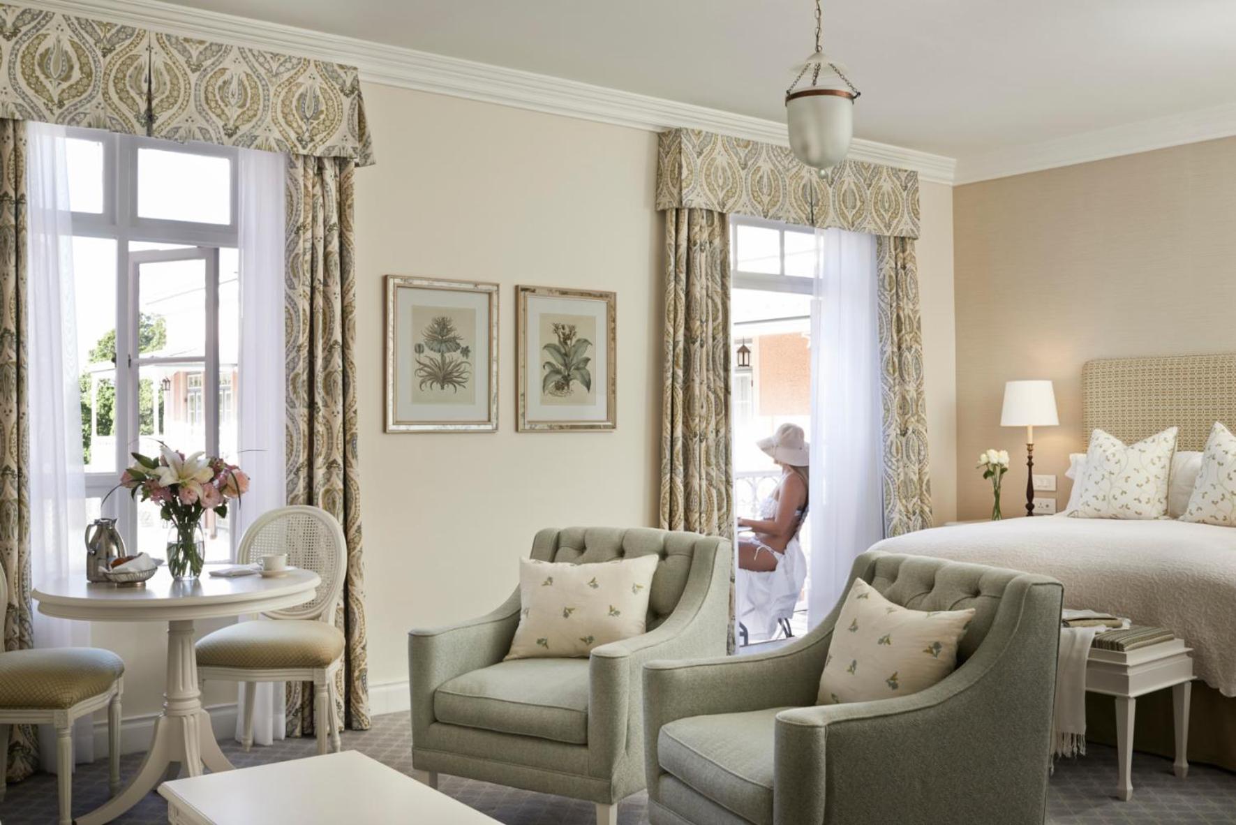 Deluxe Junior Suite - Photo 3
