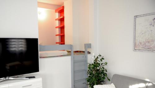 One-Bedroom Apartment photo 3