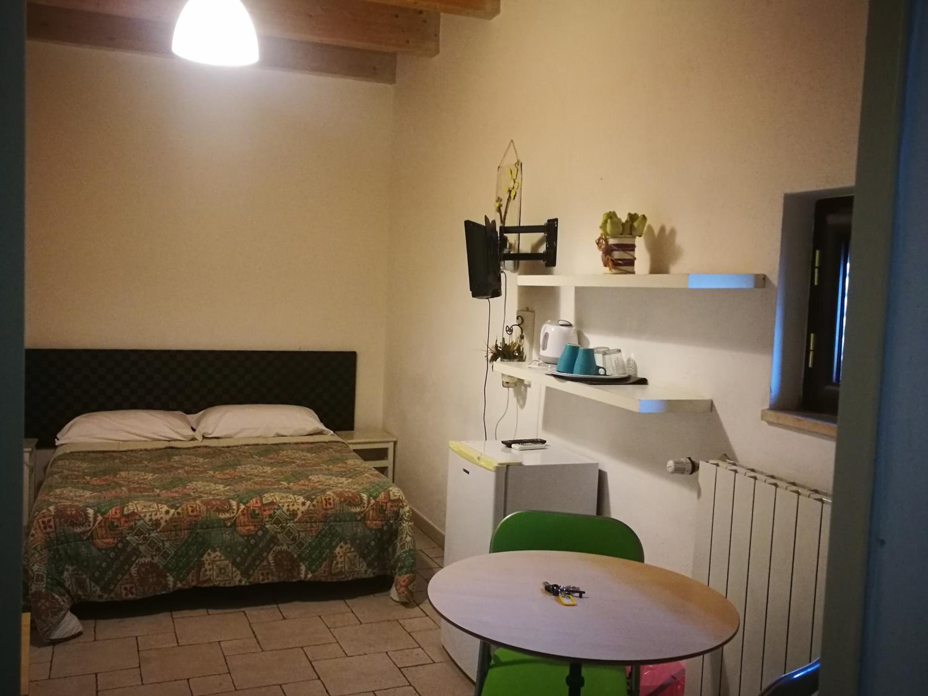 Basic Double or Twin Room with Private External Bathroom - Photo 4