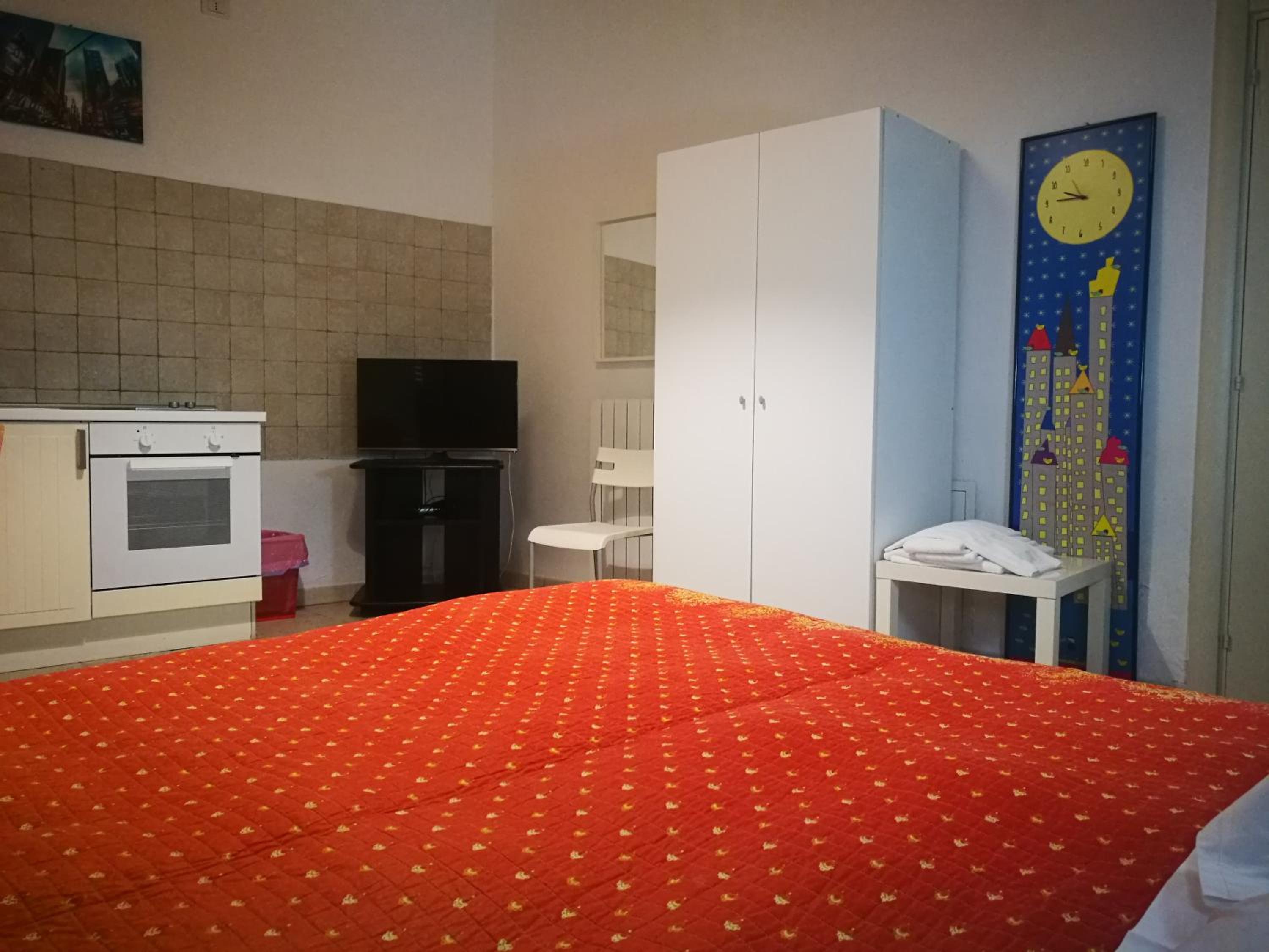 Studio (2 Adults) - Photo 3